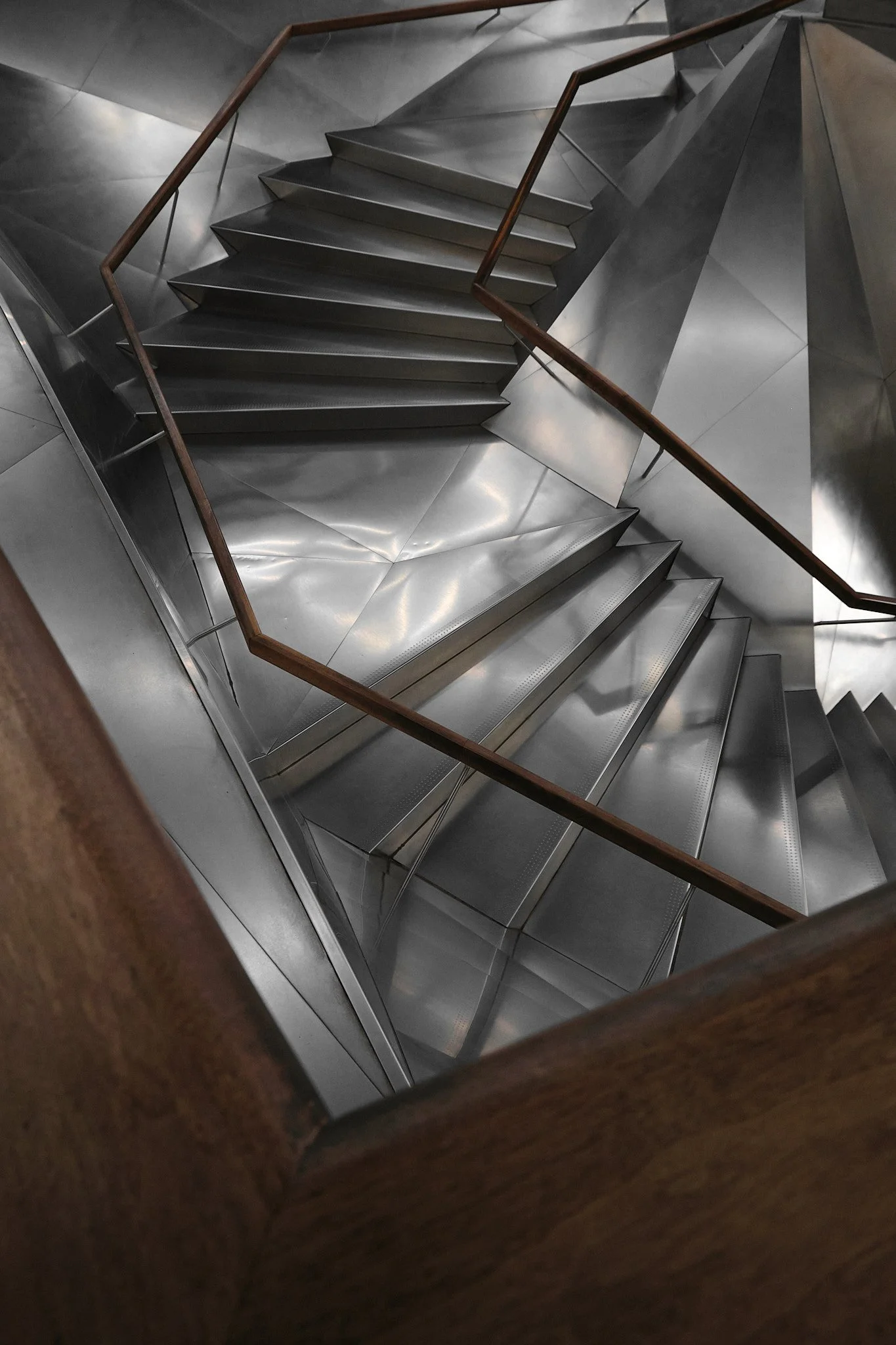 caixaforum-madrid-metallic-spiral-staircase-top-view