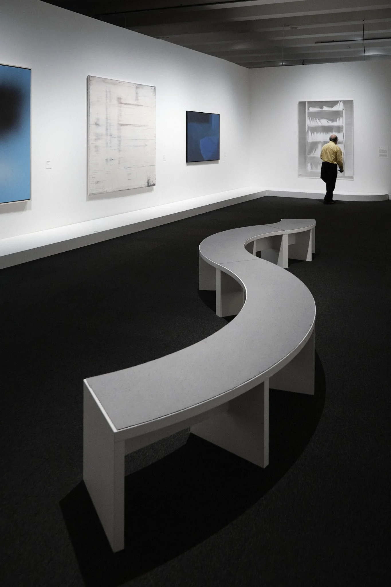 caixaforum-madrid-gallery-curved-desk-human-scale