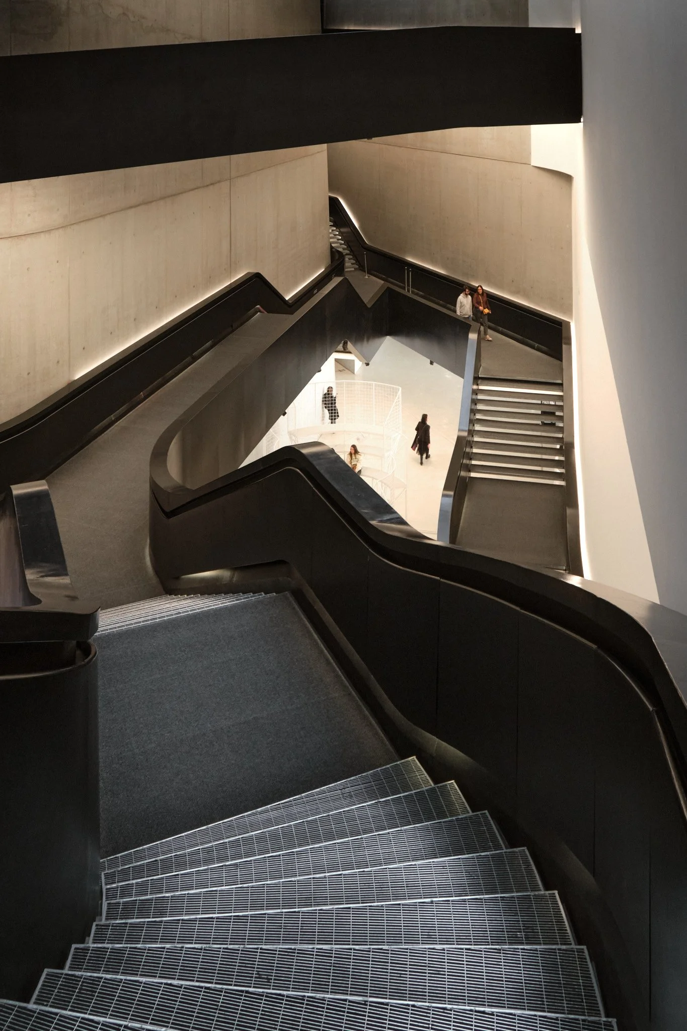 maxxi-rome-interior-staircase-overhead-perspective-bw