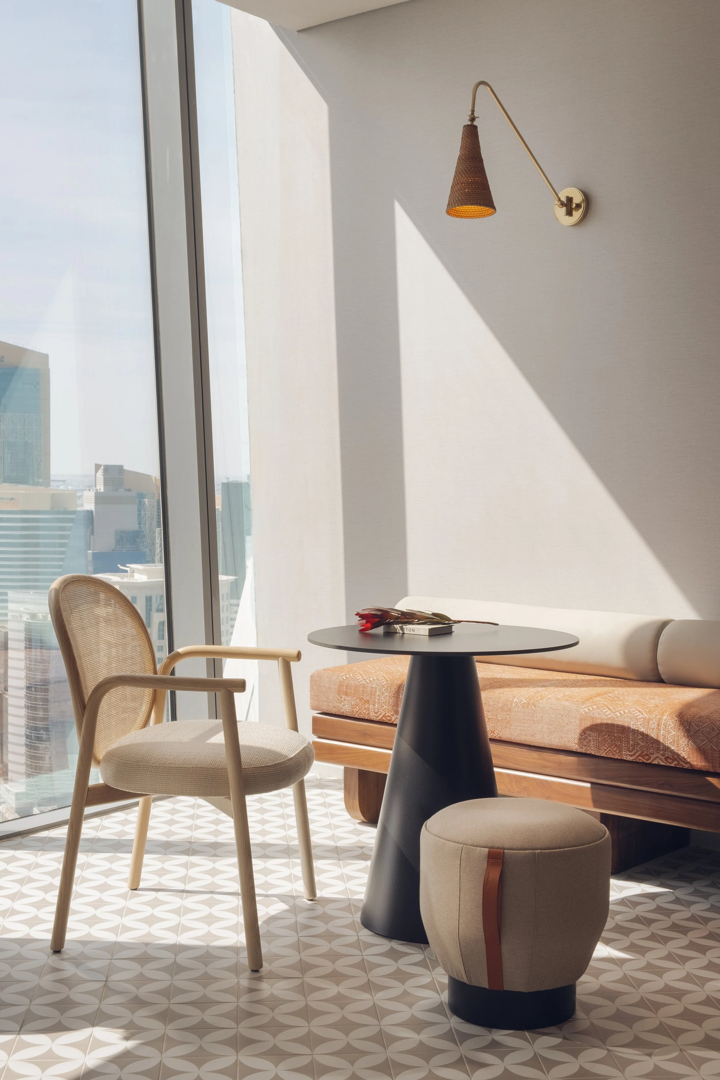 white-case-doha-office-lounge-window-workplace-interior-photography