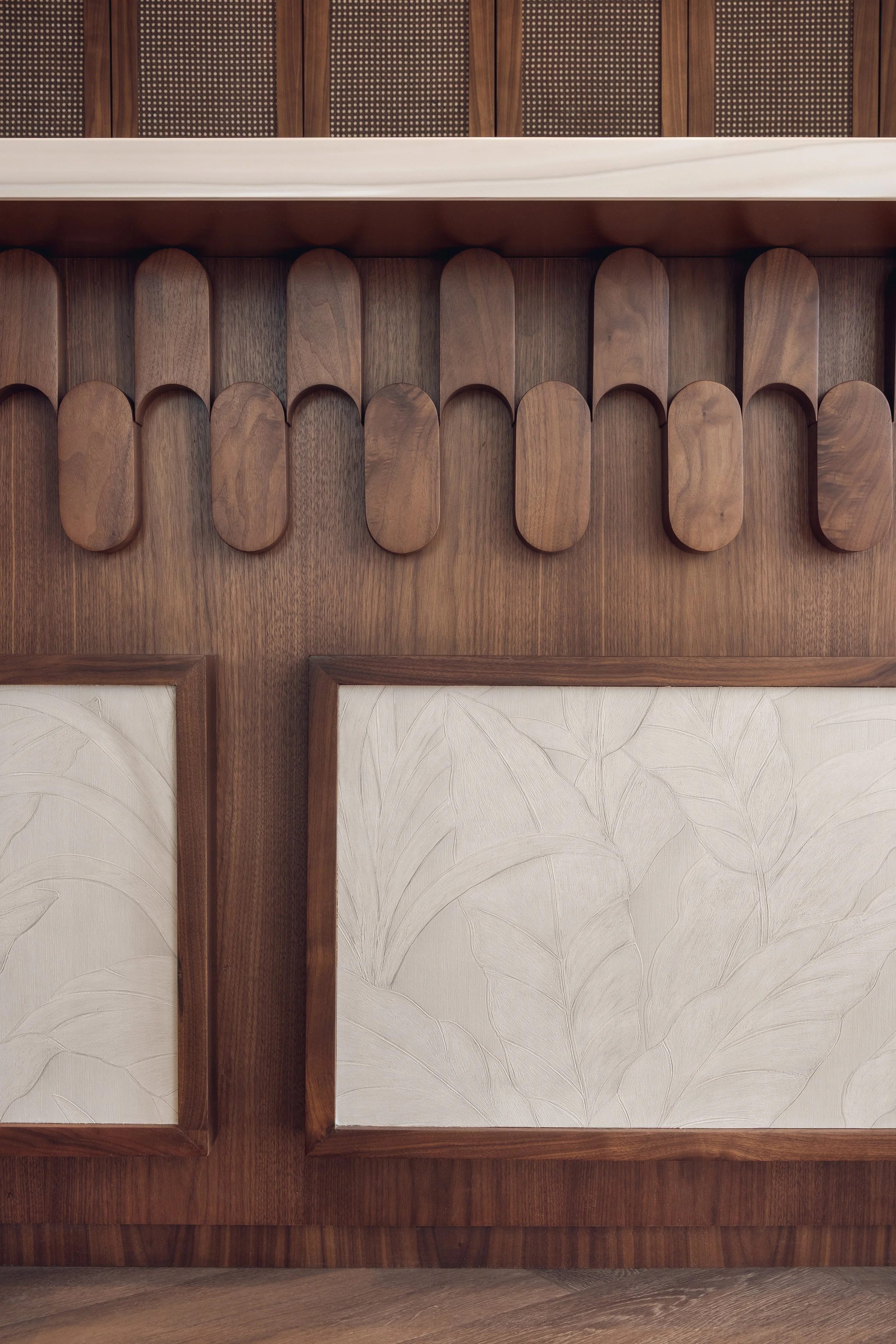 white-case-doha-office-interior-detail-wood-paneling