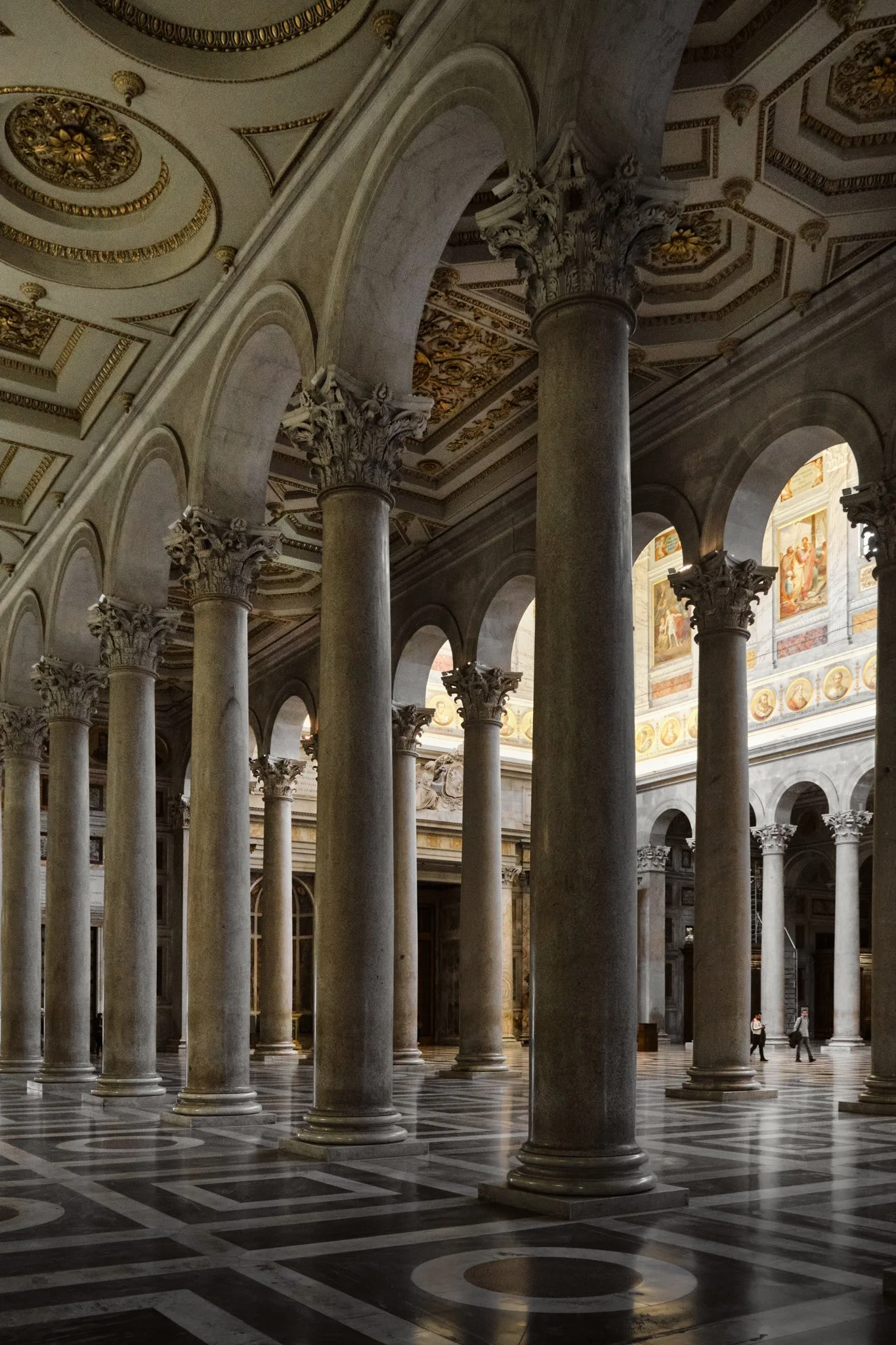 san-paolo-fuori-le-mura-interior-baroque-arches-columns-warm-gold