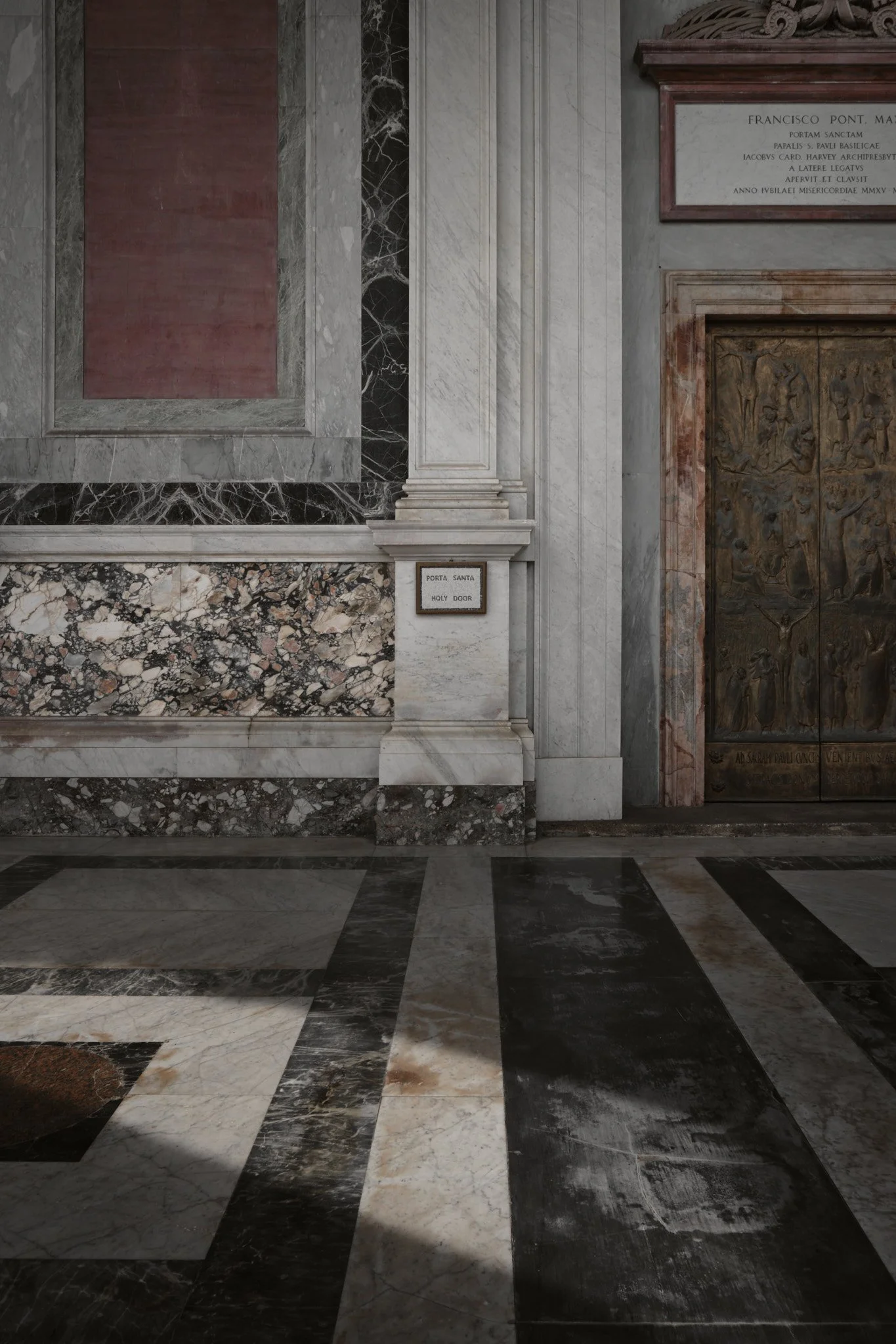 san-paolo-fuori-le-mura-interior-floor-marble-pattern-geometric-door