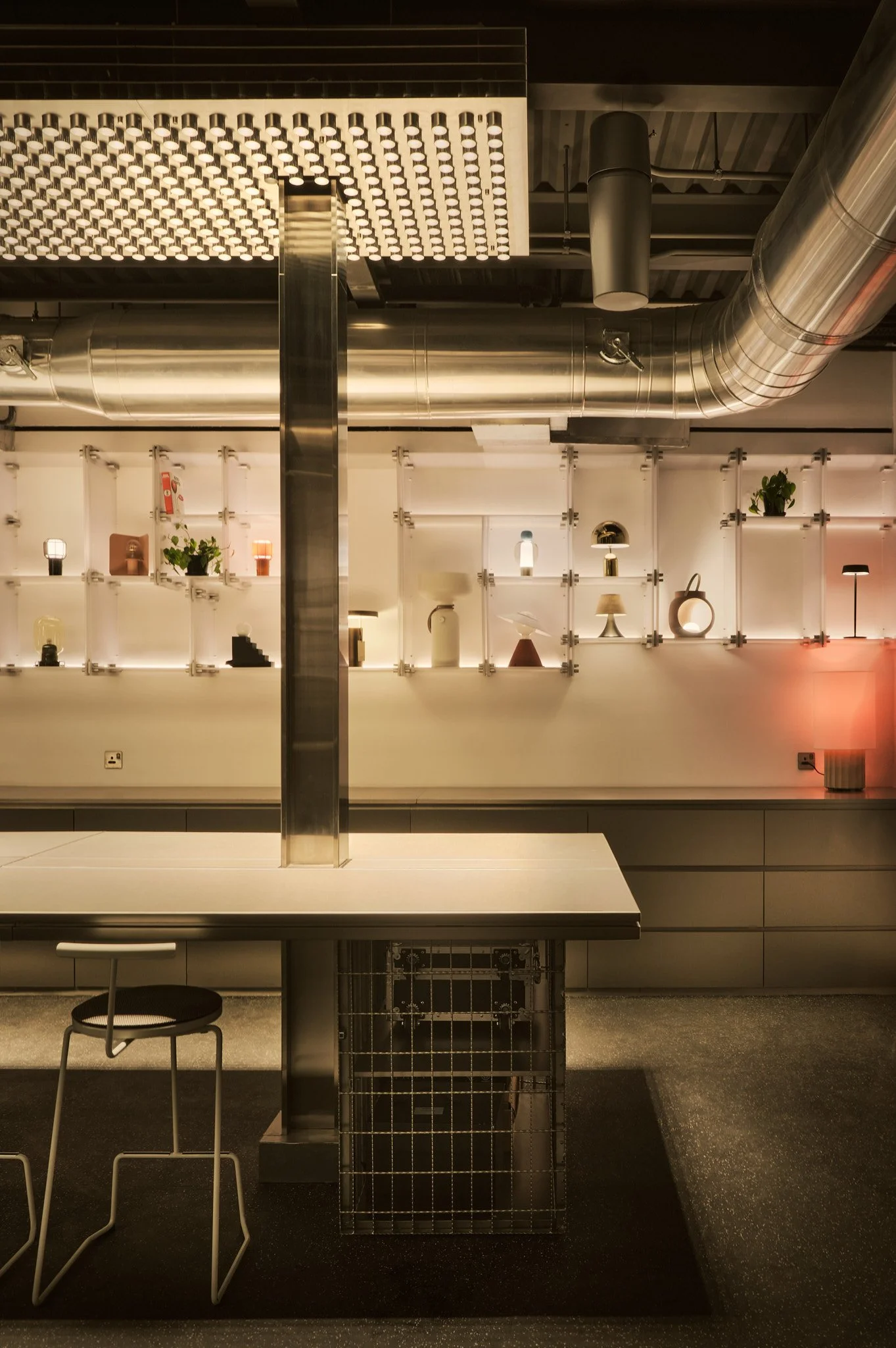 morph-collective-hq-dubai-lighting-showroom-display-wall-interior-photography