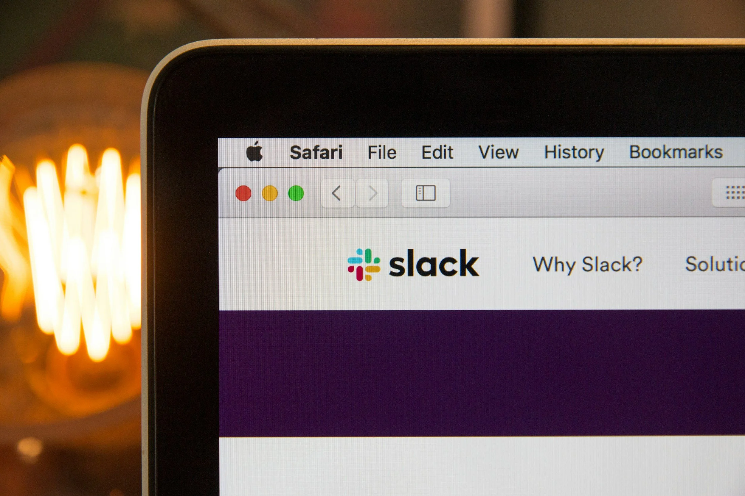 Bildschirm mit Logo von Slack