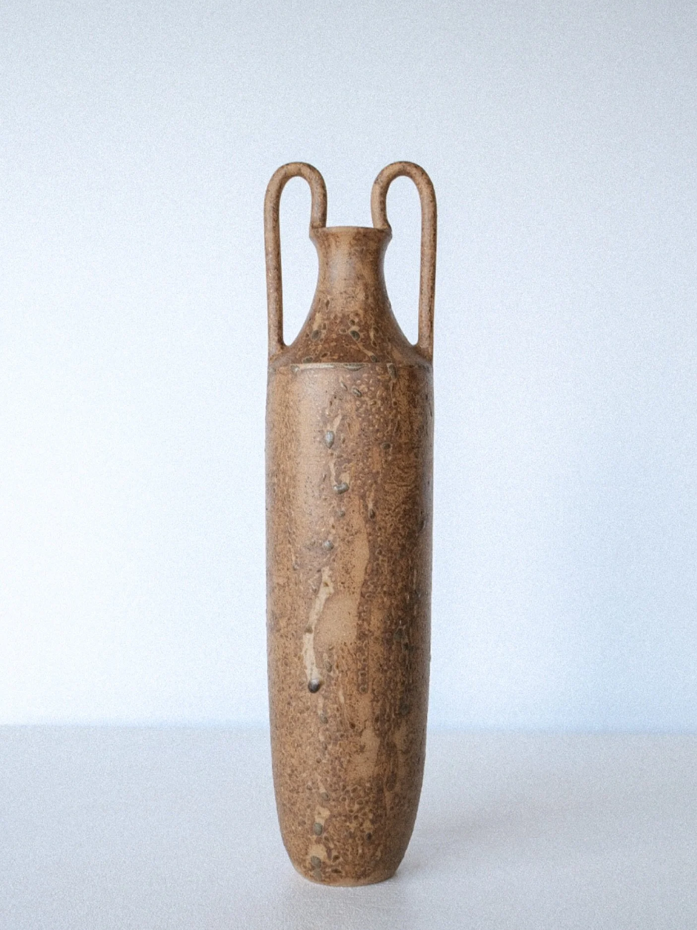 Amphore et cendres de bois
