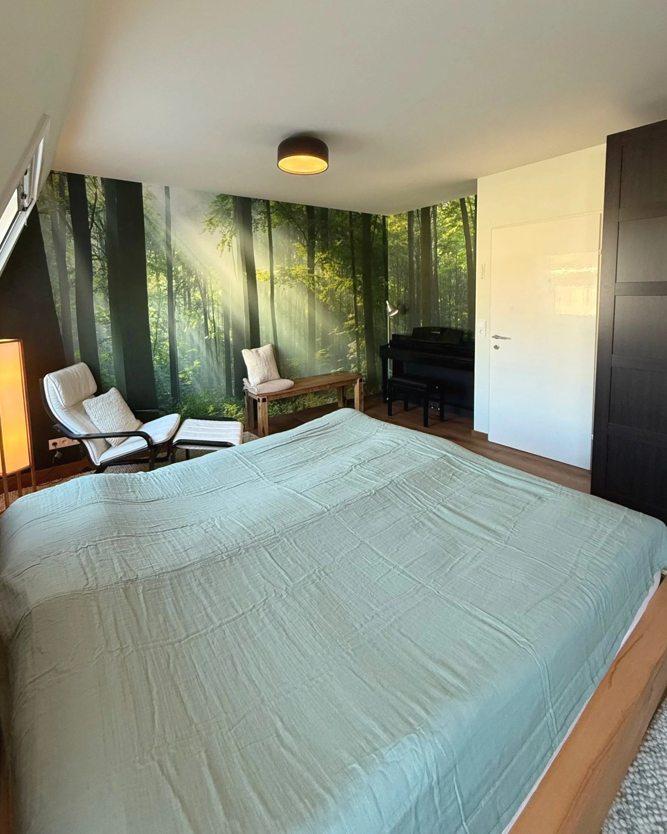 Aus zwei mach eins. Beide Räume im Obergeschoss sind nun eins und dienen als großzügiges Schlafzimmer