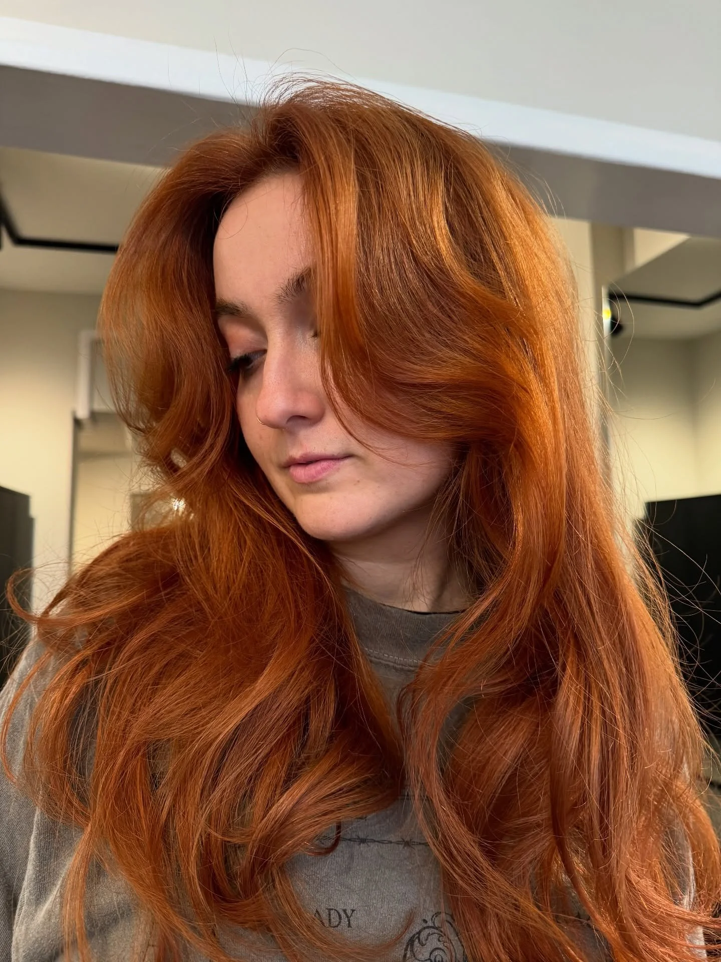 Vibrant copper created with the new L&rsquo;Or&eacute;al Majirel ✨  A rich, dimensional tone finished with an airy, bouncy blowdry for a soft, polished result. 

#lorealprofessionel #copper #copperhair #longhair #fyp #blowdry #bouncyblowdry