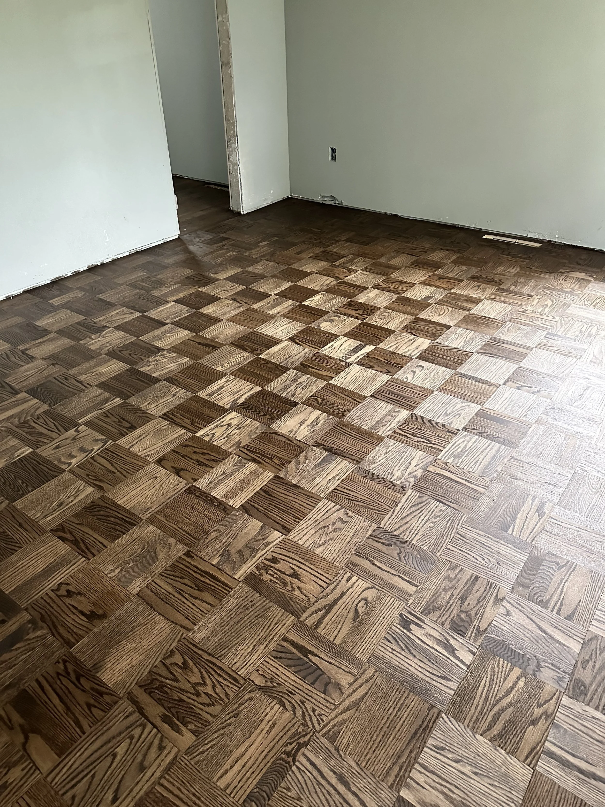 Room with hardwood red oak parquet flooring.