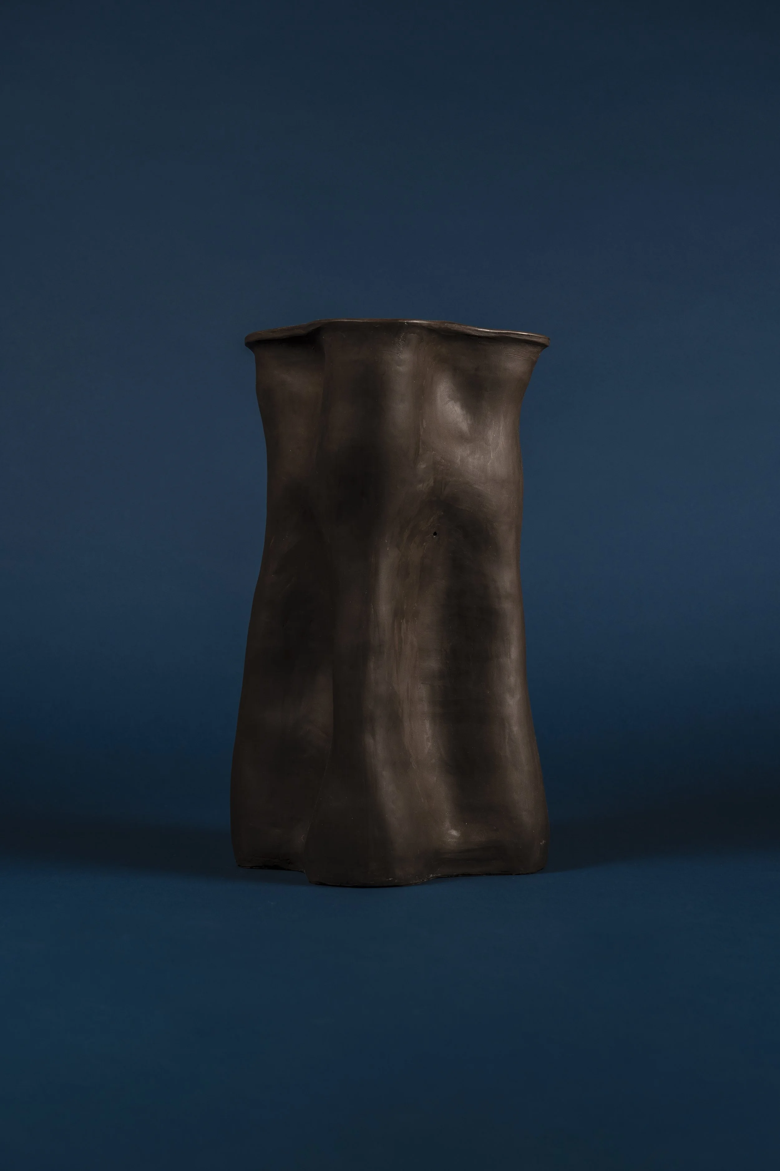 Pedestal_Single_Dark_Straight (2).jpg