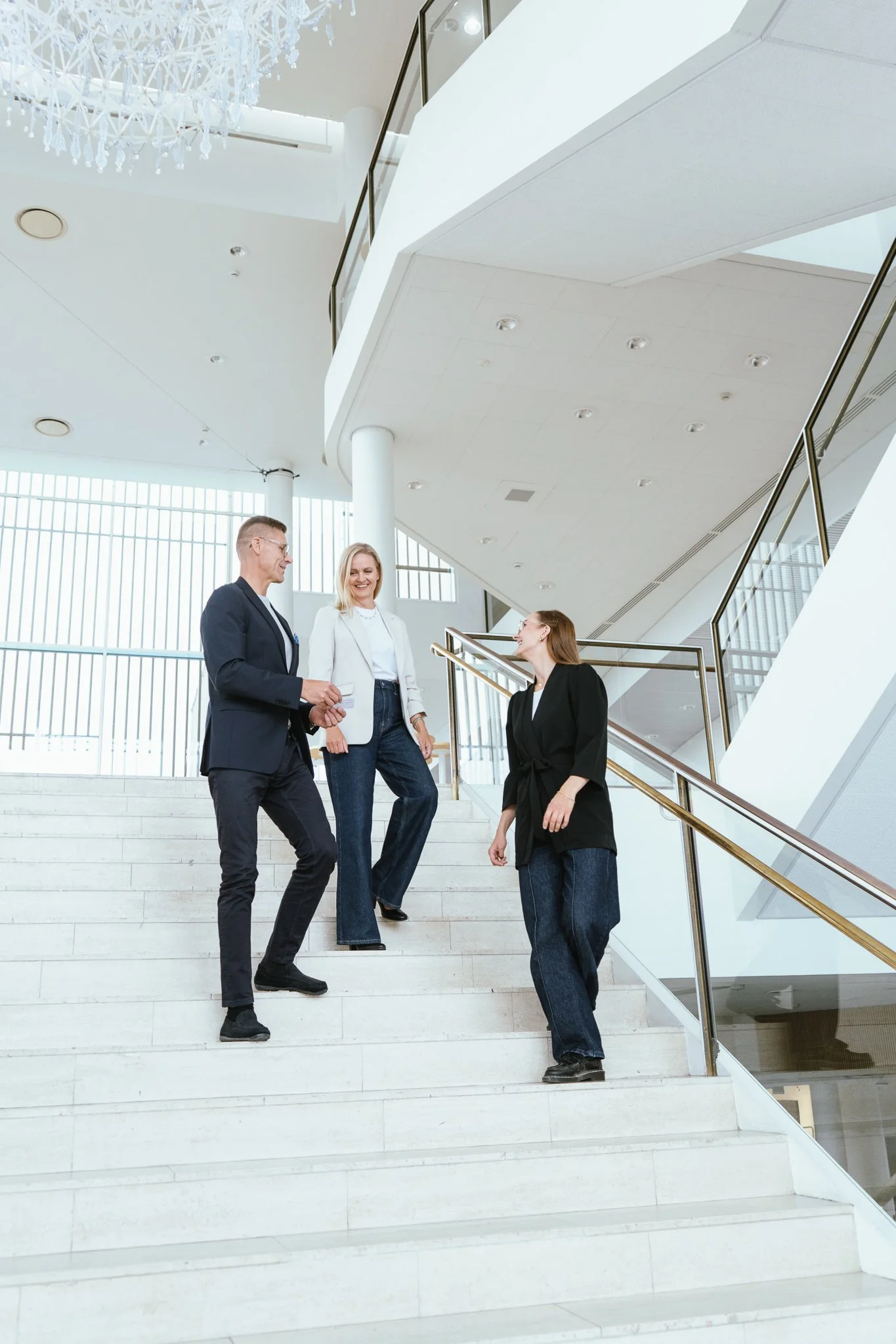Projektinjohto toimitilamuutoksessa – suunnittelun, aikataulutuksen ja urakoitsijoiden koordinoinnin kokonaisuus.