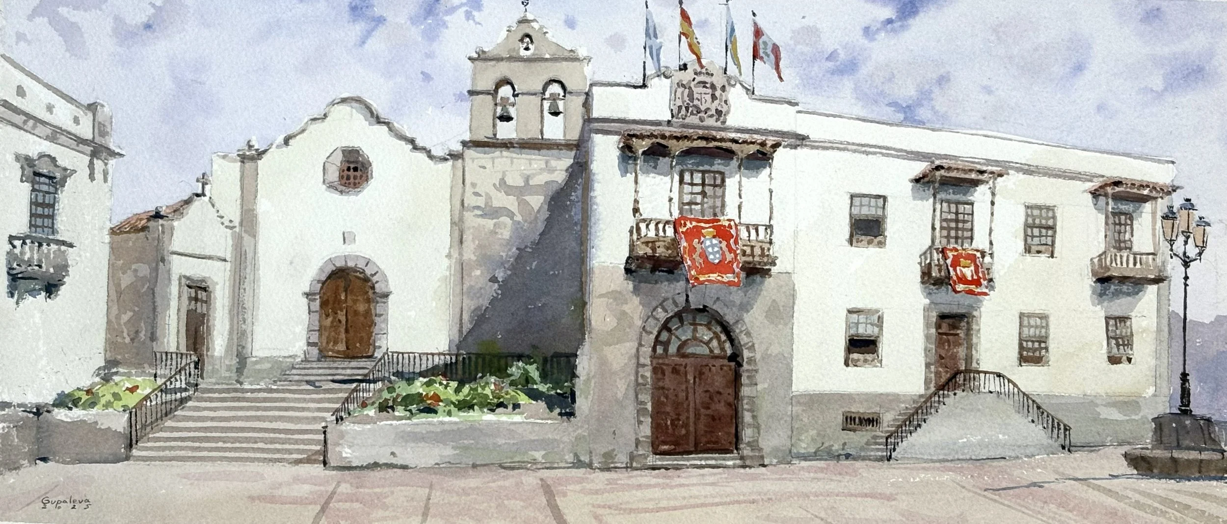 Edificio histórico con escaleras y banderas en la fachada, en un día soleado. Ayuntamiento de Icod de los Vinos, Santa Cruz de Tenerife en acuarela sobre papel.