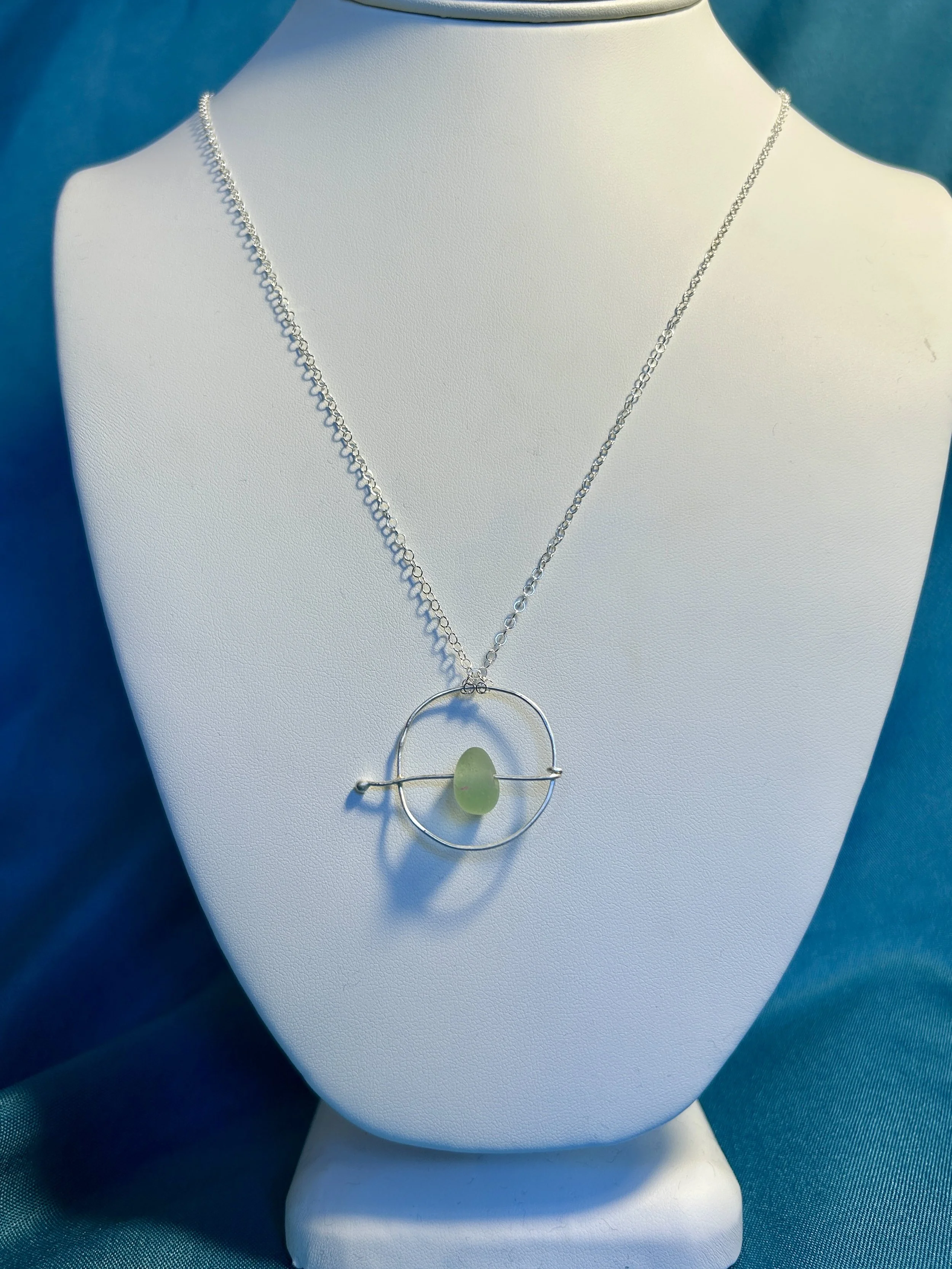 Pale green fidget necklace