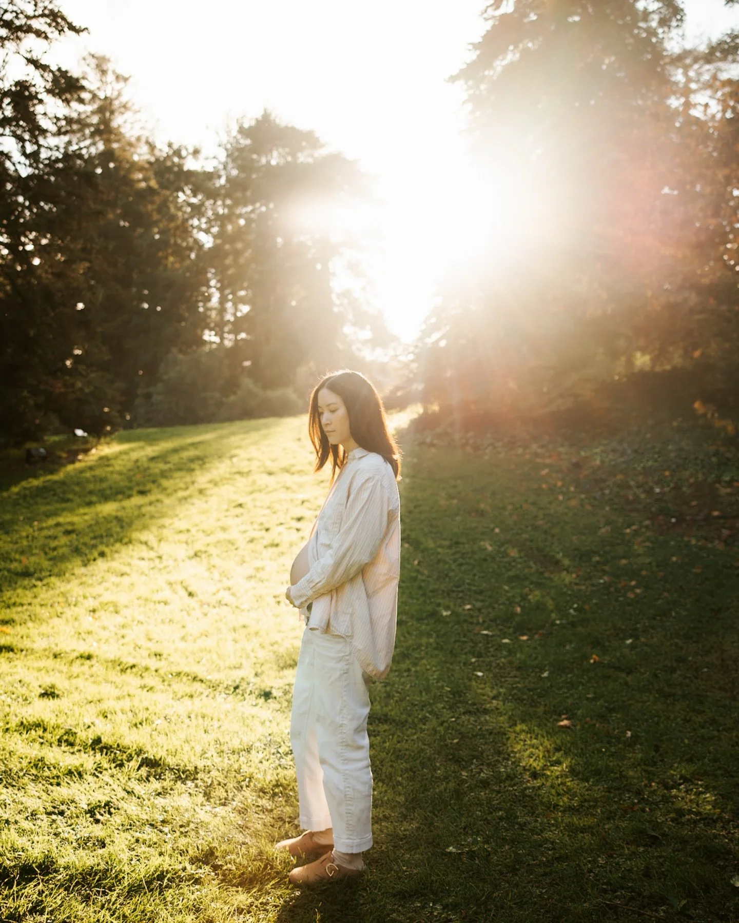 Quiet moments under the sun at the San Francisco Botanical Garden, holding space, slowing down, and waiting for a child to arrive 🤍

.
Keywords: maternity photos, maternity photography, pregnancy photoshoot, maternity portraits, motherhood, Bay Area