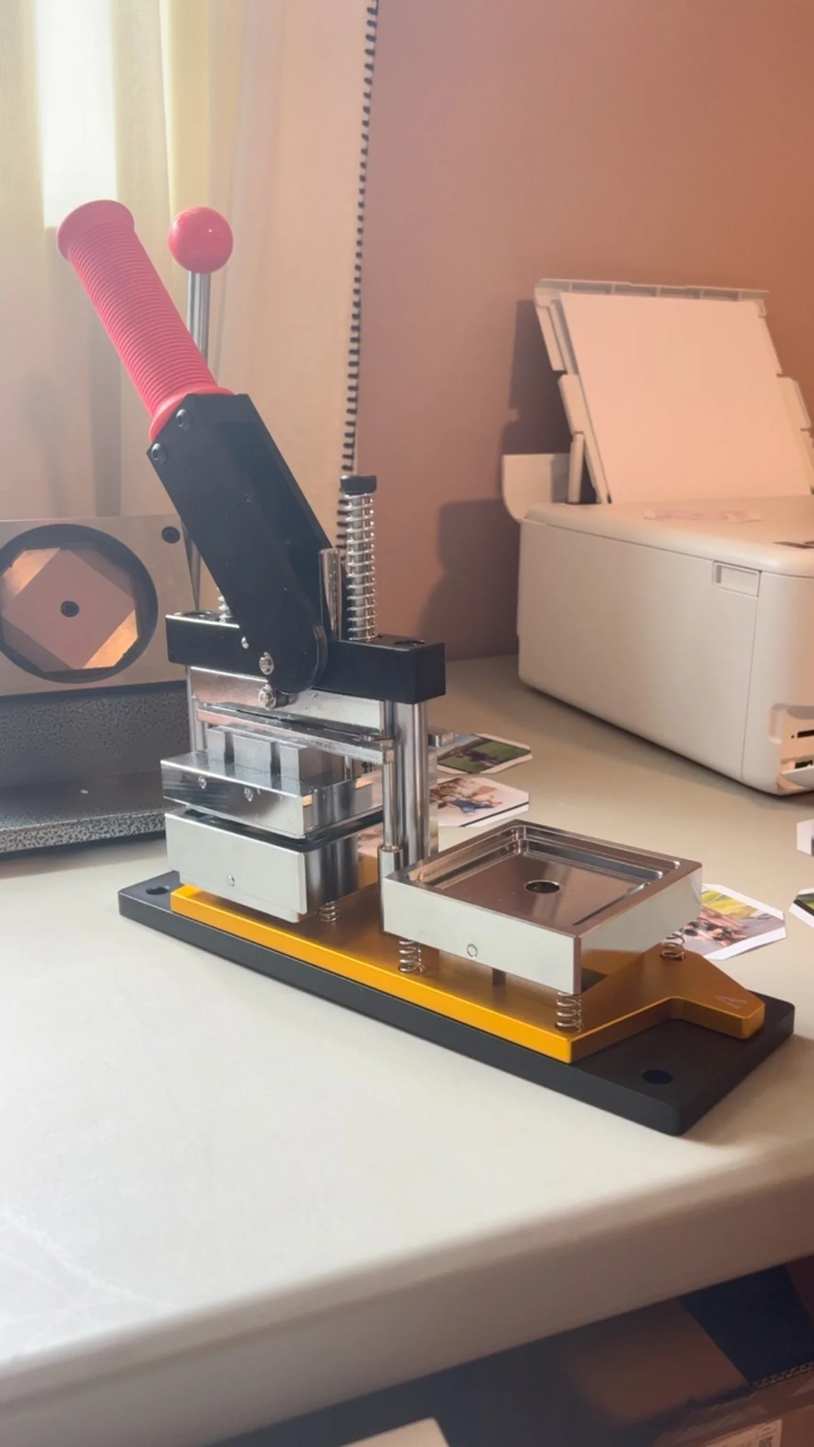 Just some magnet making for your Sunday feed ๐ซ
#smallbuisness #smallshop #photomagnets #magnet