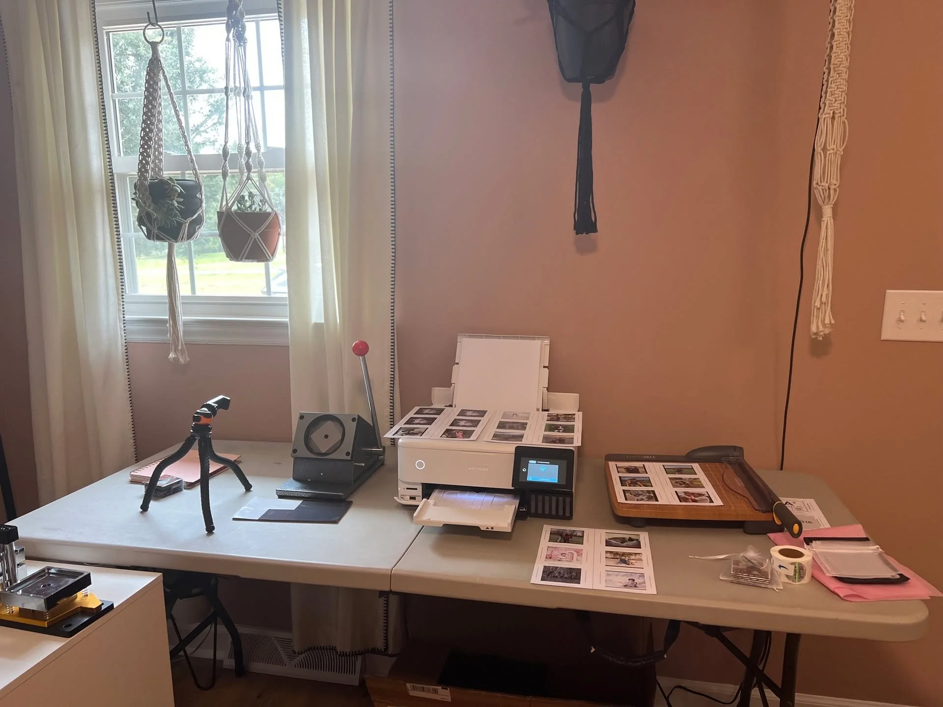 We're ready for your orders! Not local? No worries, we ship for as low as $6!!
#smallbusinesssupportingsmallbusiness #smallshop #smallbusinesssupport #magnet #photomagnet #photomagnets