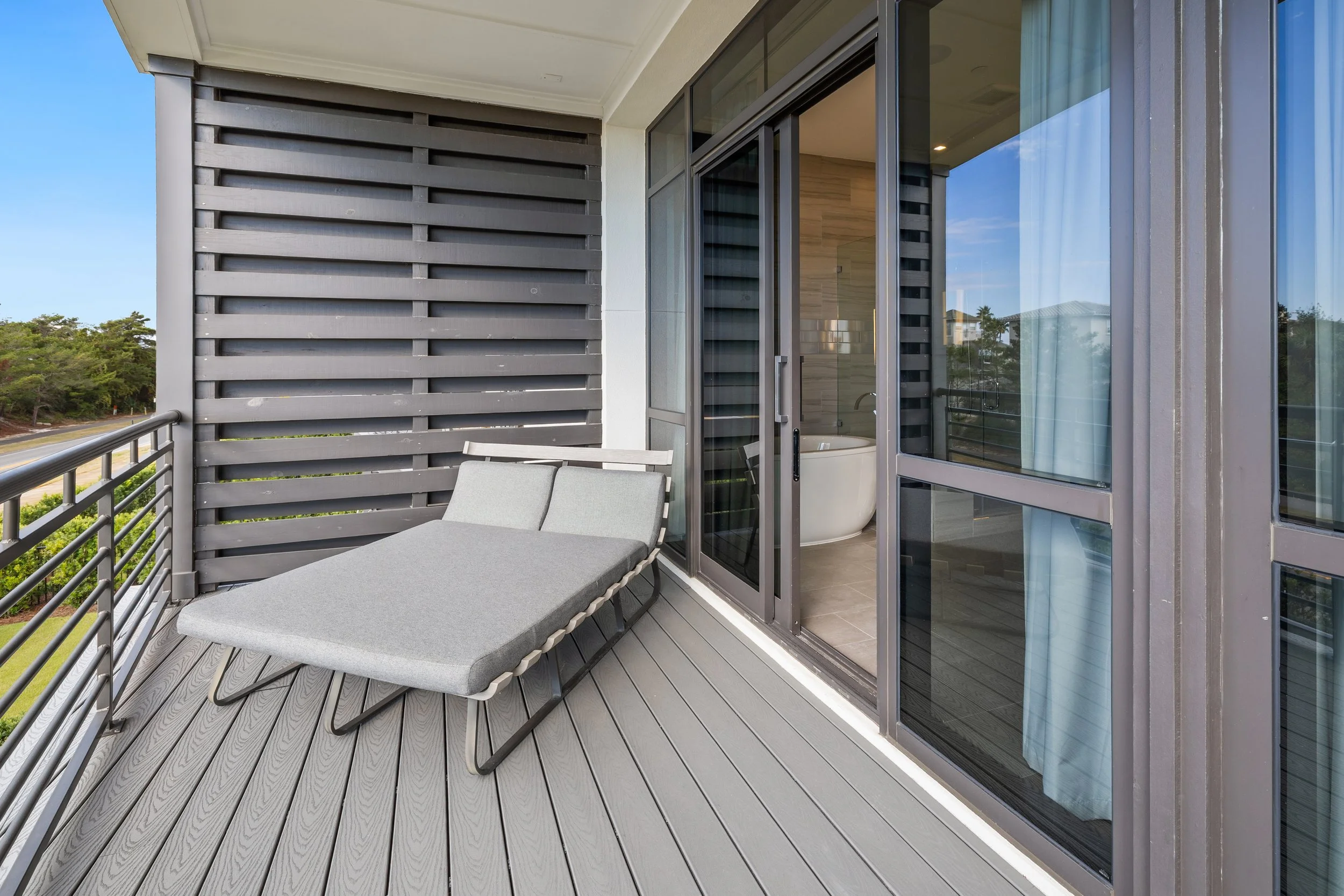 Balcony off secondary master