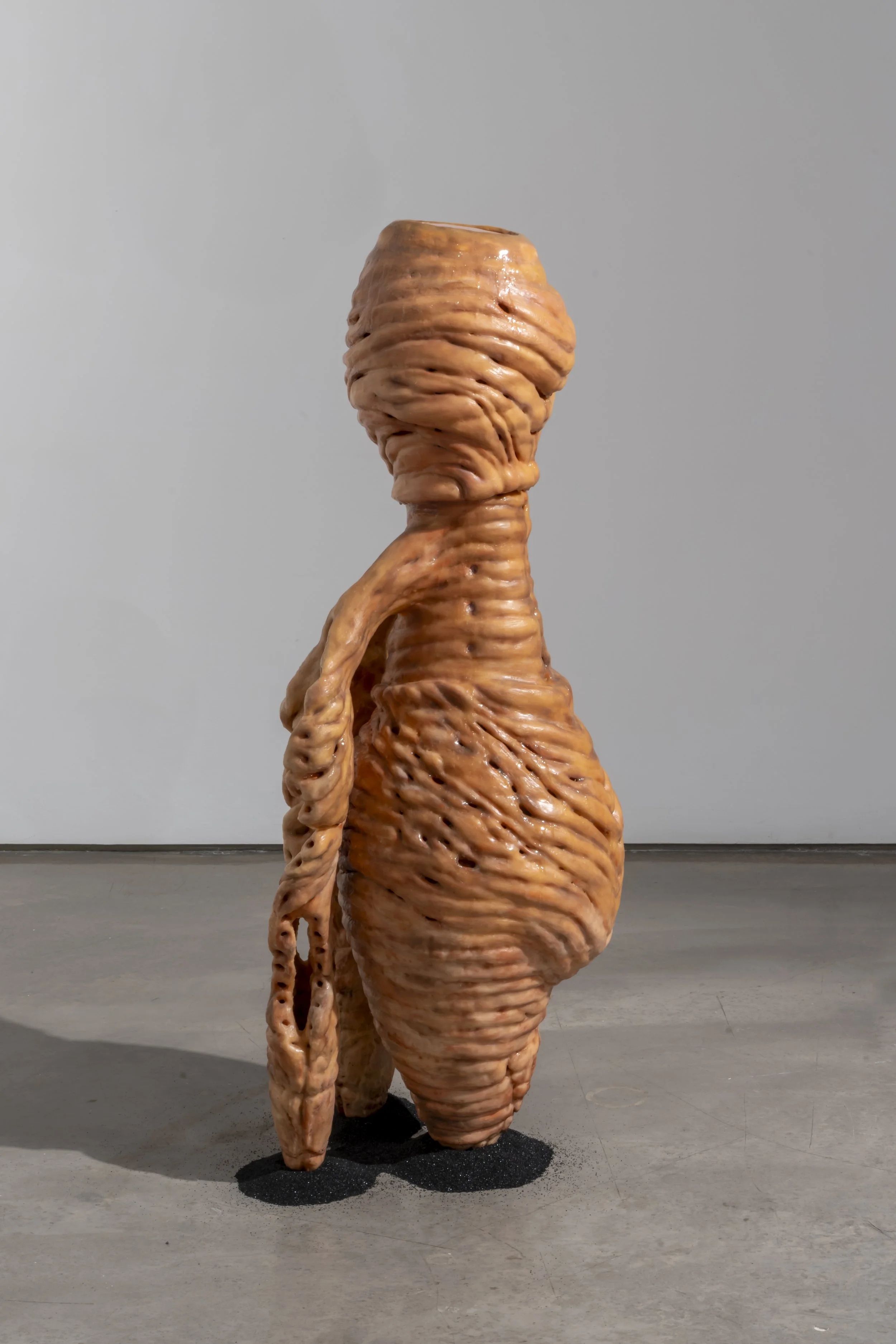 Hornette (taille de guêpe), 2025. Ceramic, beeswax, silicone and sand blasting medium. 53 x 20 x 19 in.