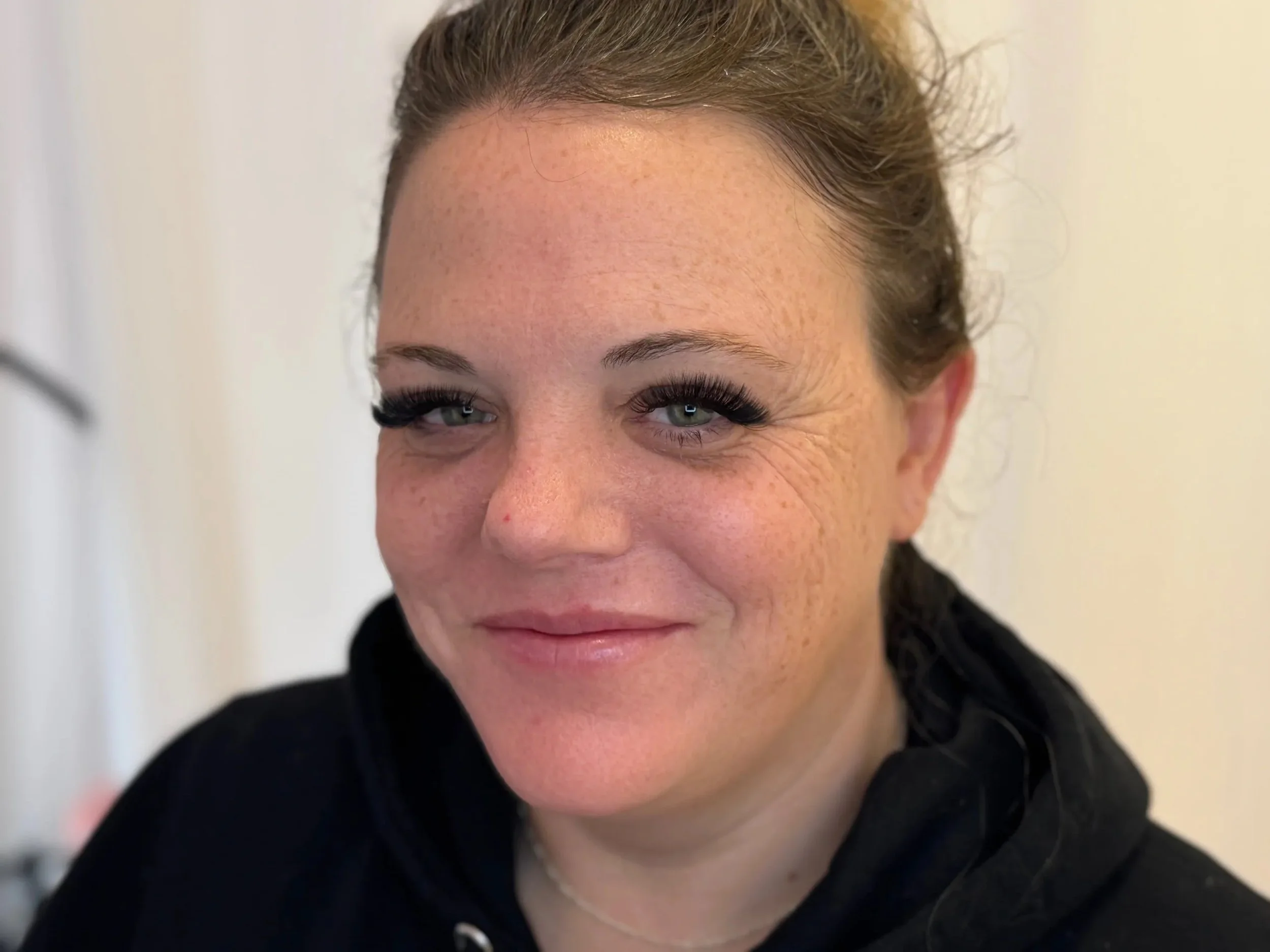 Hybrid style eyelash extensions