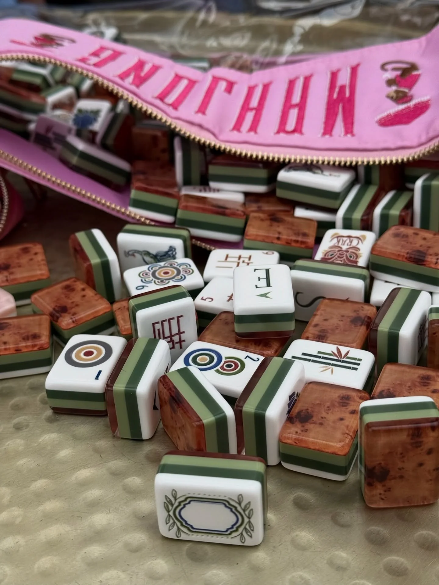 Tiles this pretty deserve a close-up 💅🀄️
#frontrangemahjong #mahjongg #omm #americanmahjong #mahj #mahjongtiles #mahjongfun #mahjonginstructor #mahjongtime #mahjongnight #mahjonglessons #ohmymahjong #heritagetiles