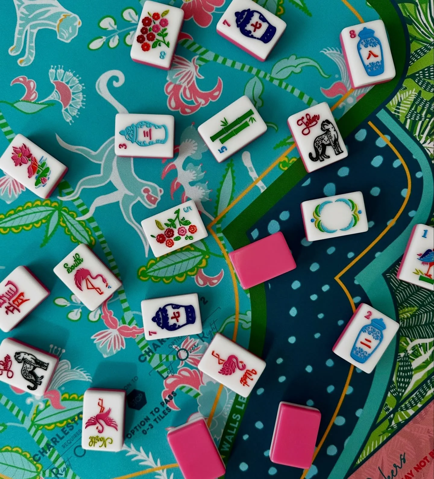 Who else asked Santa for a tile set this Christmas?? 🙋🏻&zwj;♀️
Check out these @thatmahjongmoment Paradise tiles with the OMM Serengeti mat. 😍

Mahjong tiles, American mahjong, mahjongg, oh my mahjong, that mahjong moment,
