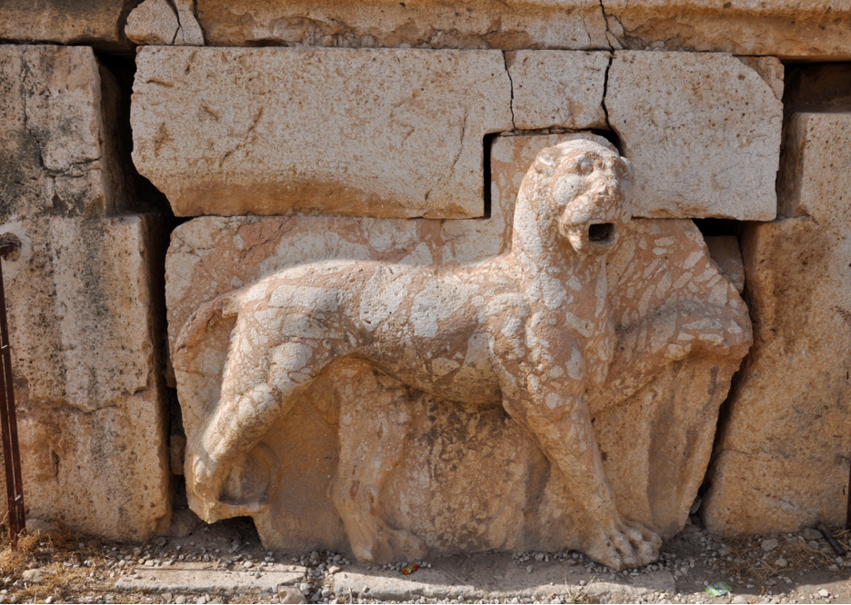 Lion carving - Hyrcanus' Palace - Land of Tob