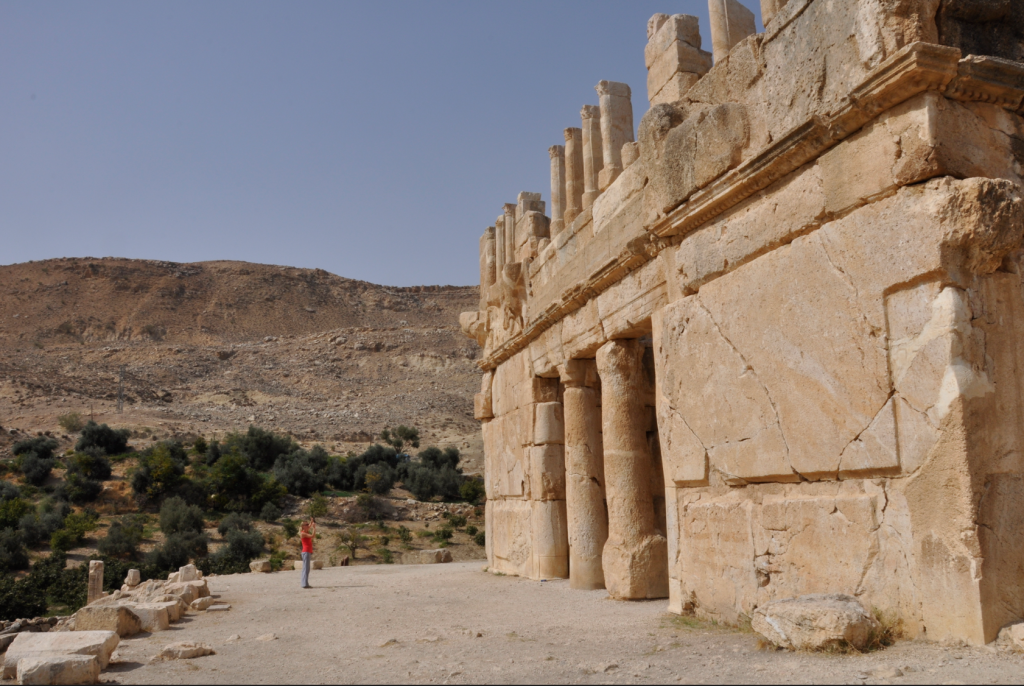 Hyranus' palace enterance - Land of Tob