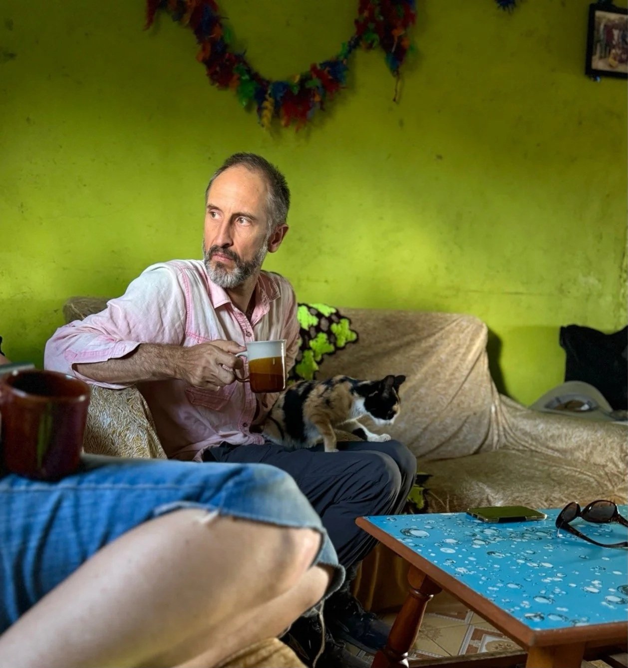 Bruce & Momma Gus (“cat”) (New Zealand)
Samburu County, Kenya.  

Bruce holds a Sports & Recreation degree and is a trained bike mechanic. He previously worked with the international NGO, Bikes Not Bombs, contributing to initiatives in Guatemala. Nat