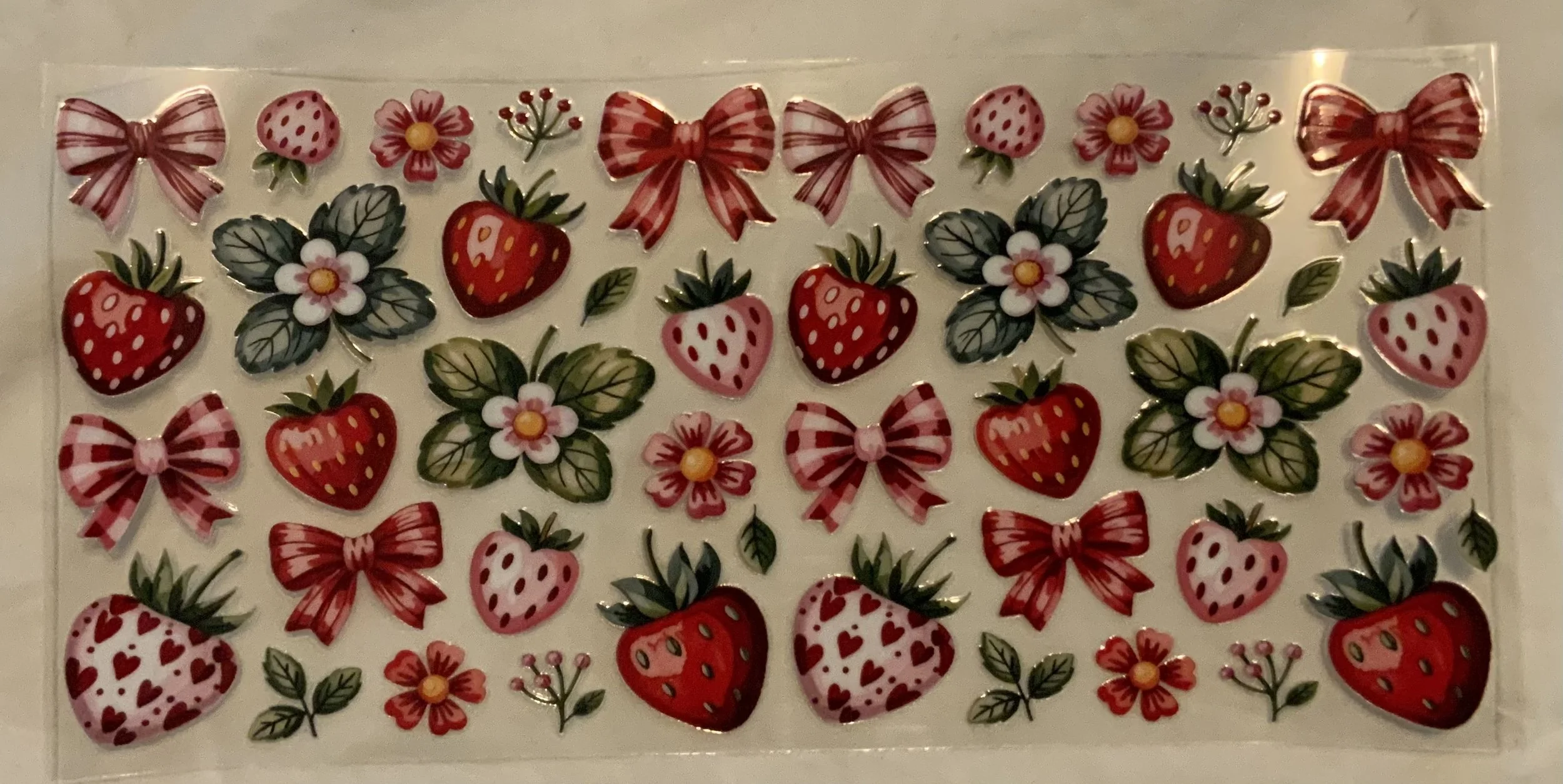 Strawberries, Bows, & Leaves 16oz cup wrap