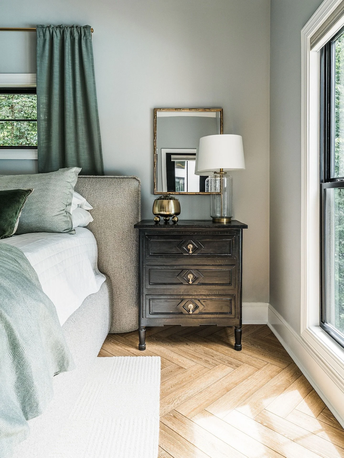 Your home is your sanctuary, it deserves the touch of artistry that only professional design can offer. Every design choice matters. Professionals understand how to align aesthetics, budget, and purpose seamlessly. Allow me to bring your vision to li