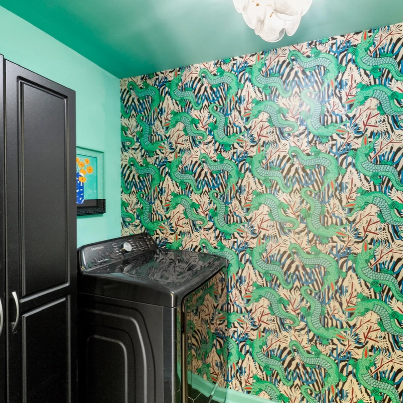 Had to share another laundry room&hellip; because when a space looks this good, it deserves a moment ✨
 
Because a clean home is a happy home&hellip; and it starts with creating spaces you actually enjoy being in☺️

Ready to love every corner of your