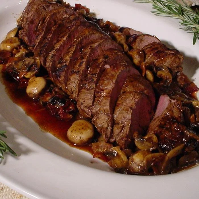 Lomo Relleno en Salsa Gravy con Champiñones