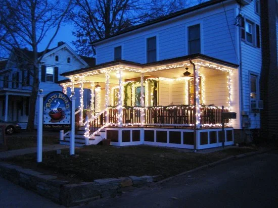 5617709_1762383203030_holiday-lights.jpg