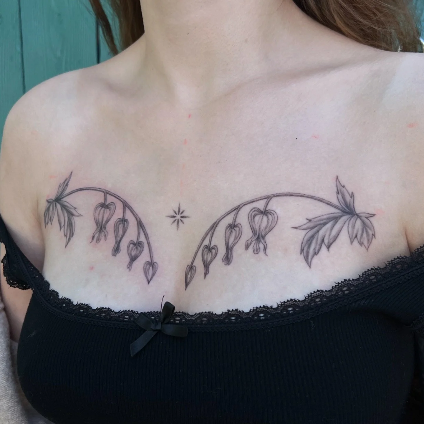 Such a perfect placement for this piece from my flash. Thank you so much, Dimetria! 
#portlandtattooartist #floralchesttattoo #bleedinghearttattoo #qttr #pdxtattooartist