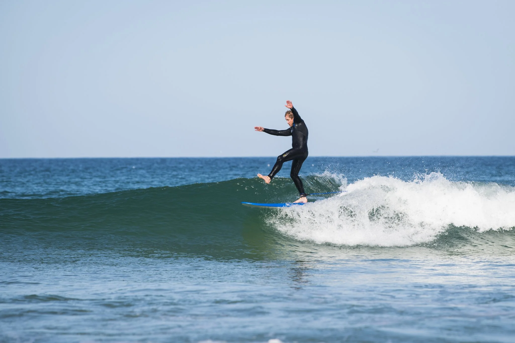 A man surfing on a wave in the ocean during daytime in Newquay