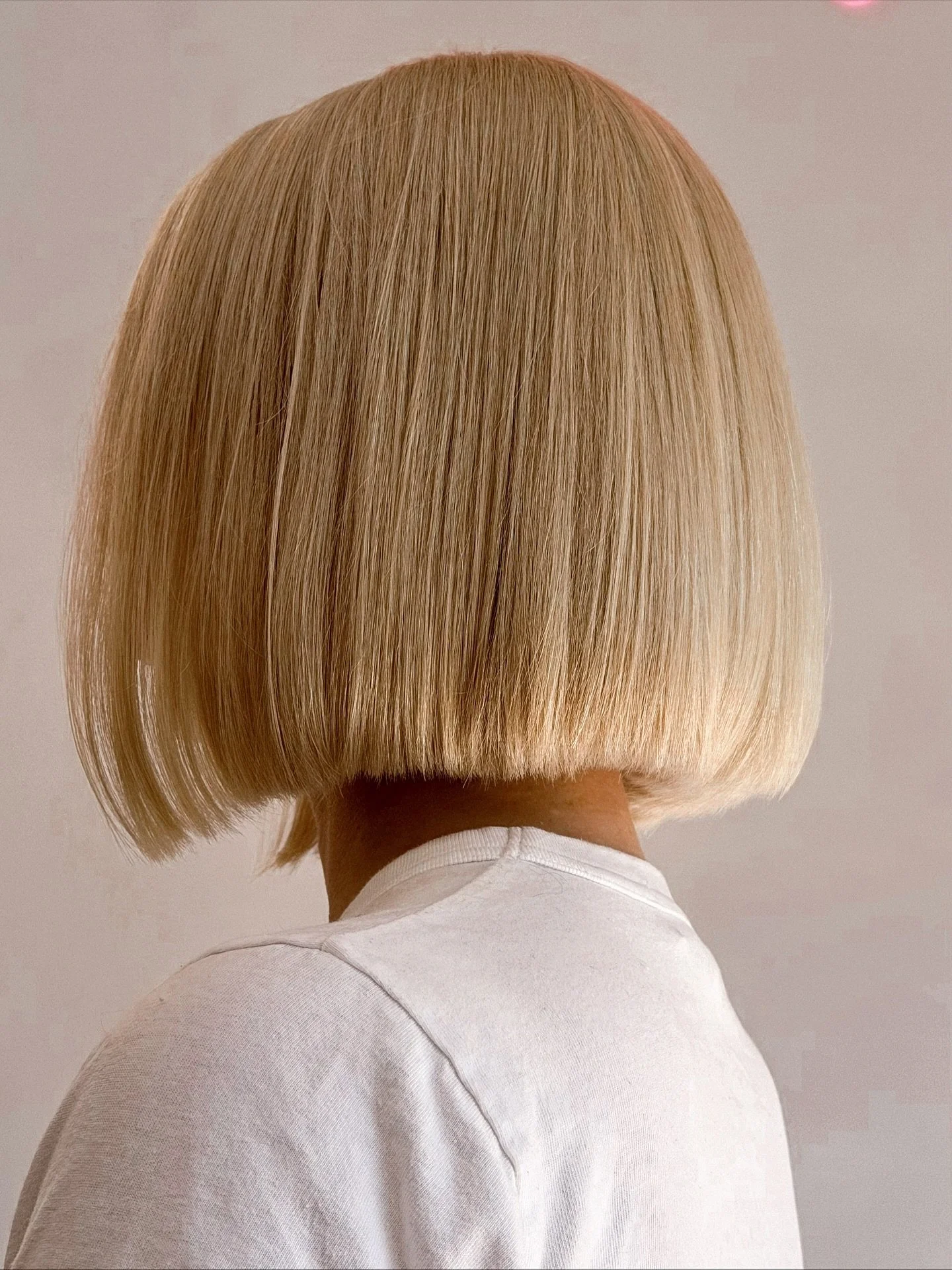 From honey to caramel to champagne&hellip; warm blondes are having their moment 👌🏻
Swipe to find your shade.
And a special thank-you to @ameliatufano_ for always perfecting my blonde 🌸