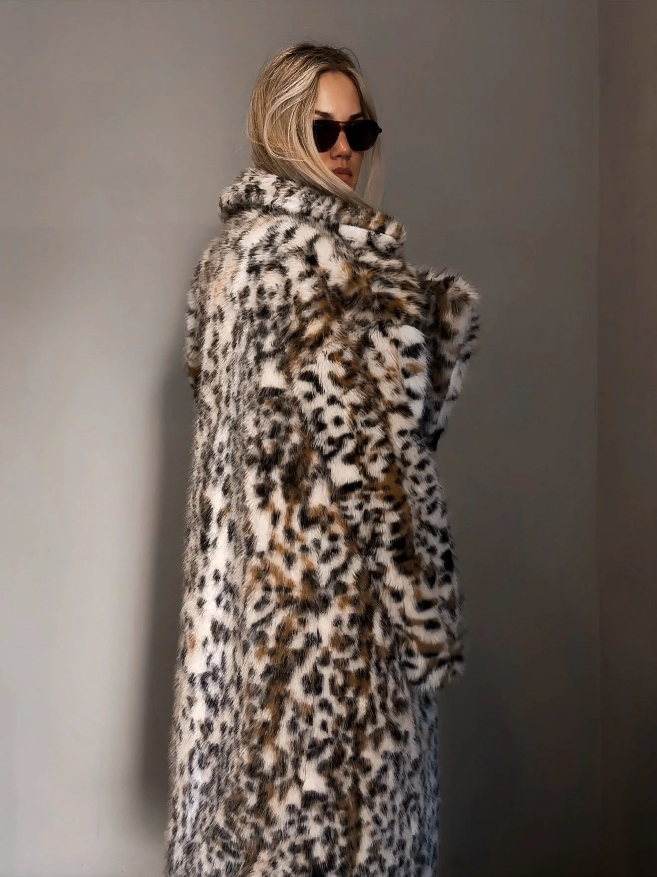 Winter is a state of mind in LA @lesuperbecalifornia love my coat 🤍