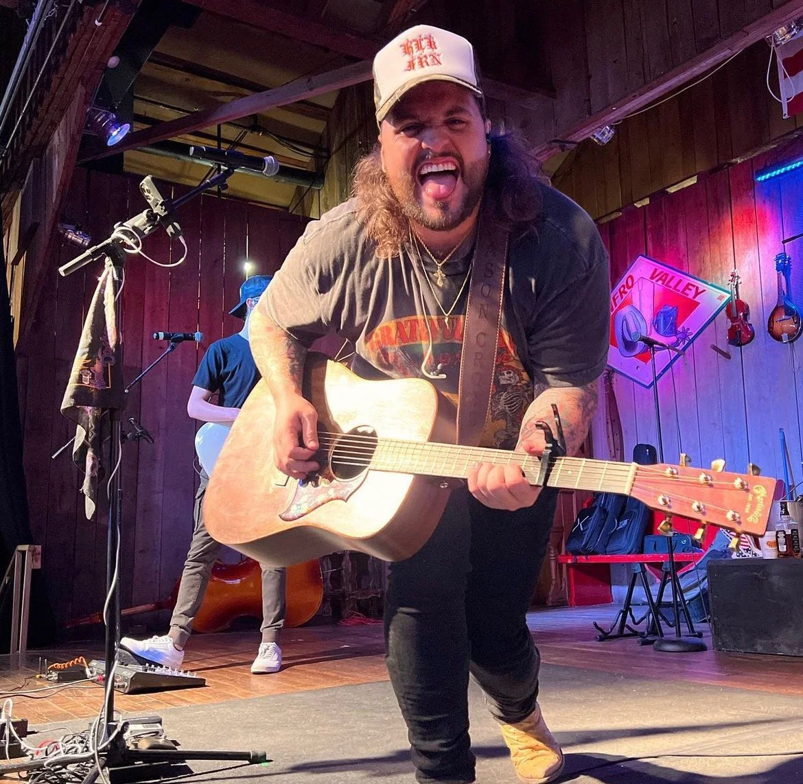 Country singer Jason Cross repping Black Fern