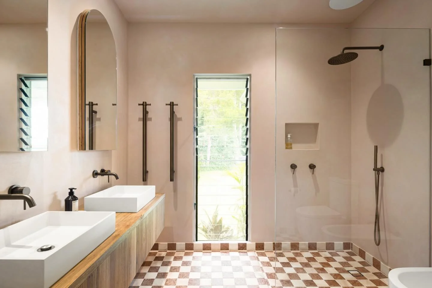 Bathroom inspiration at this stunning luxury Byron Bay home! 

#photographer #photography #interiorphotographer #interiorsphotographer #homestyle homedecor housephotography realestatephotographer propertyphotographer architecturalphotographer brisban