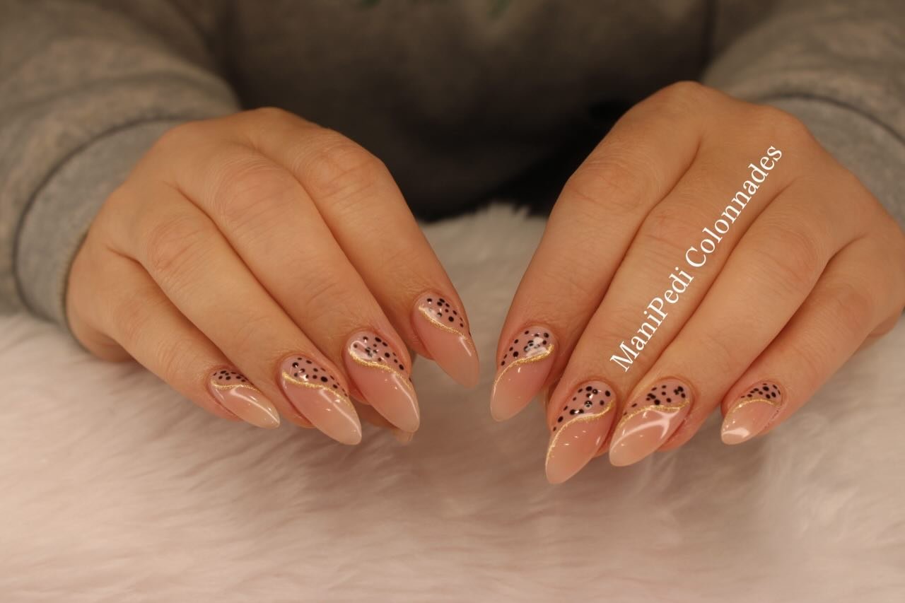 Classy nails for days 💕✨
.
.
#colonnadesshopping #noarlunga #nails #adelaide #viral