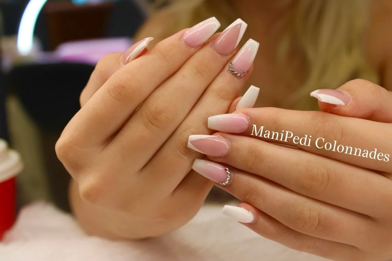 New nail day 🤍🩷
.
.
#colonnadesshopping #nails #adelaide #noarlunga #viral