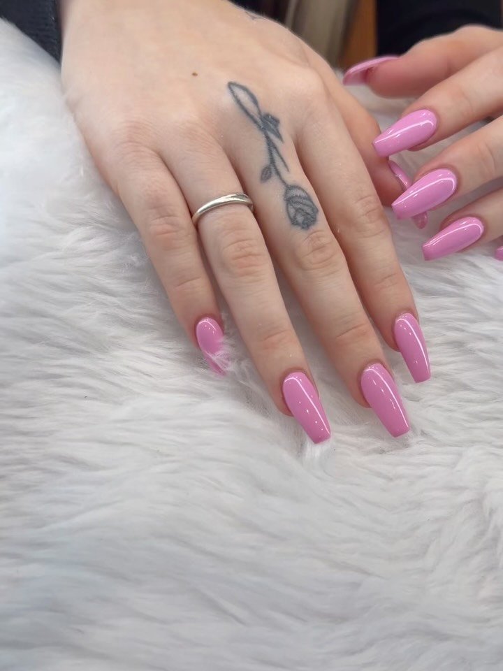 Pink, simple, perfect 💗💓

#nail #nailsart #nailsdesign #nailideas #adelaide