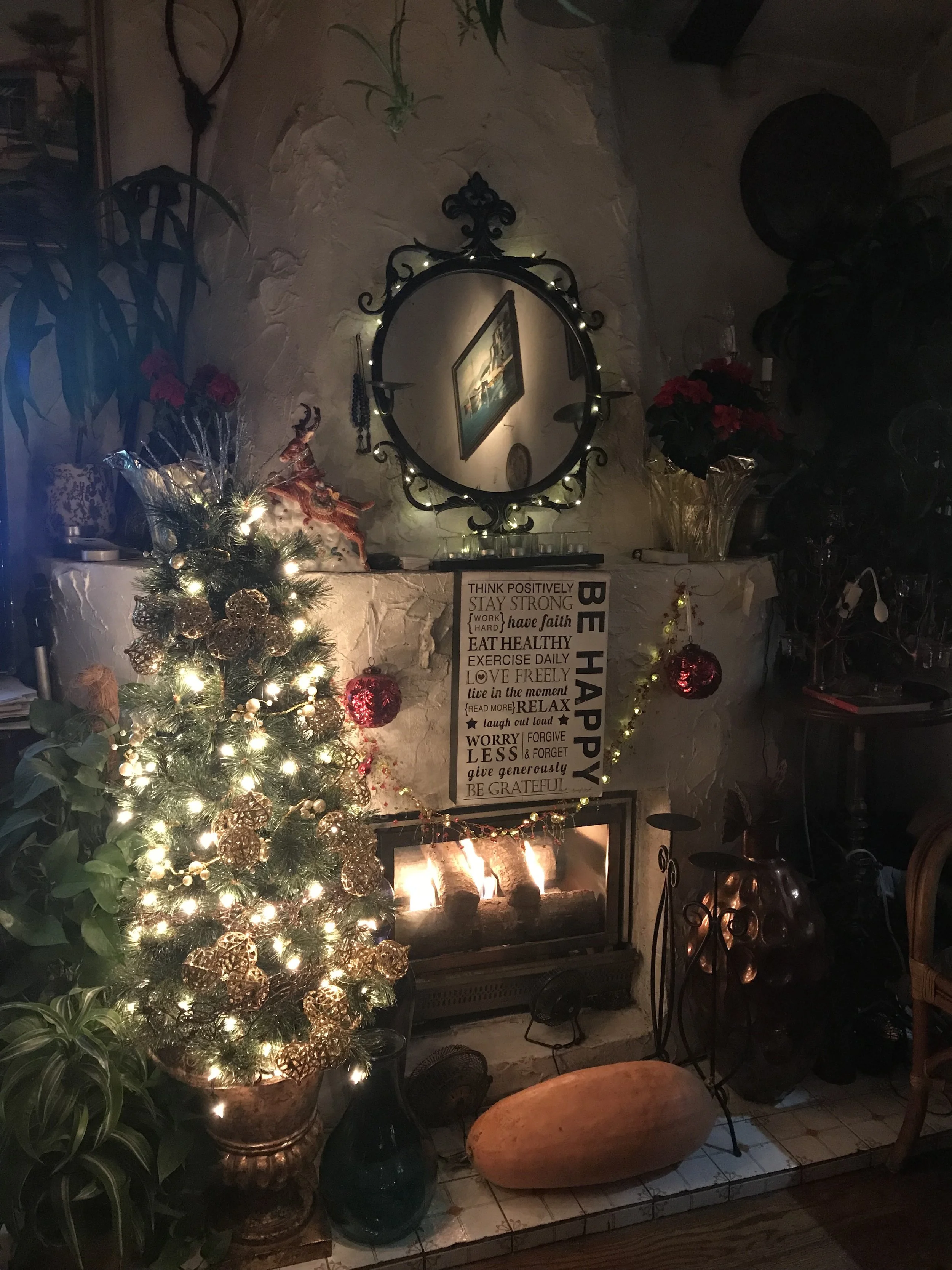 fireplace christmas.jpg