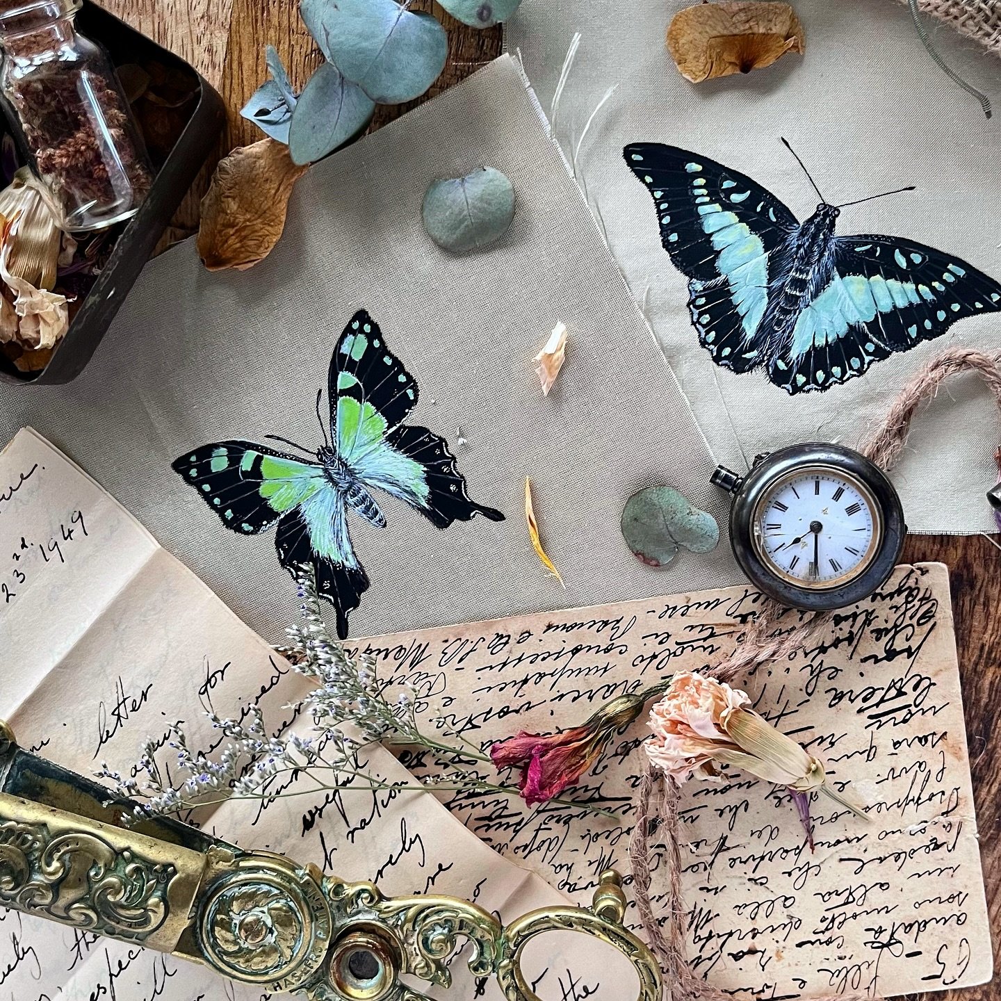 Gouache on silk.  Adds a completely different dimension to the painting 💙🩵
Have you painted on silk before?

#watercolourart #watercolorpainting #watercolorillustration #buttey #silkpainting #natureart #watercolournature #ChildrensBookIllustration 