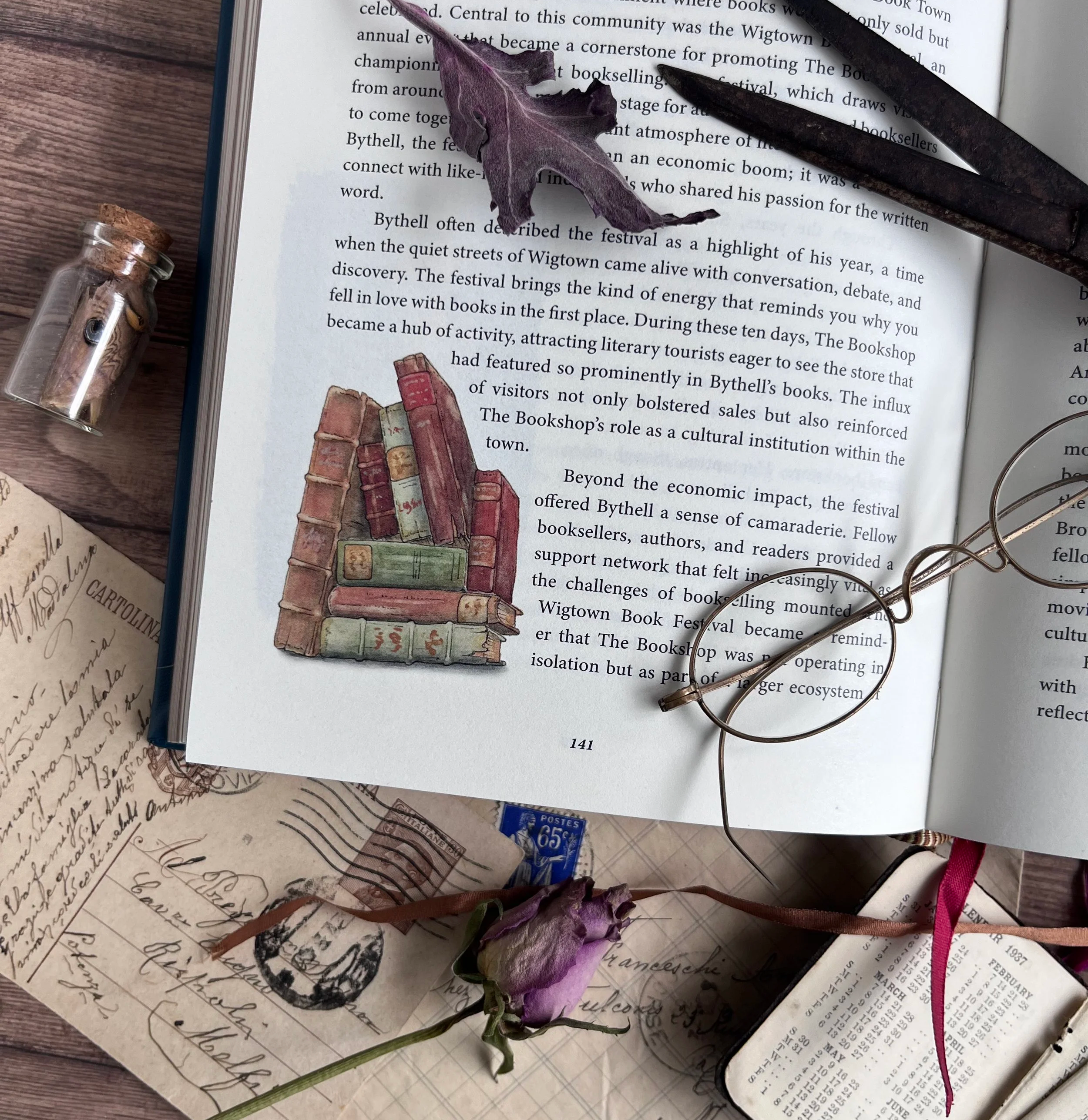 Illustrated spot artwork - Antique books
