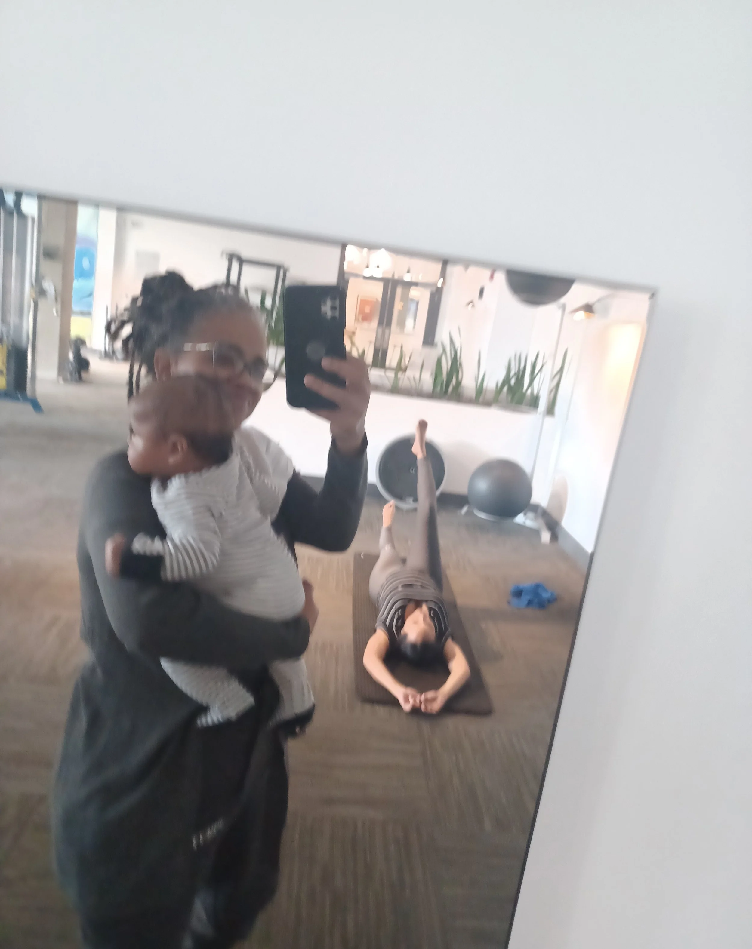 Holiday Brunch 
We are circling up with our moms  from 2025 and celebrating with the moms we have so far for 2026. 

Together, we will enjoy good food, laughs, and birthing stories to celebrate and honor  the new moms!!
 Gift exchange, Diaper giveawa