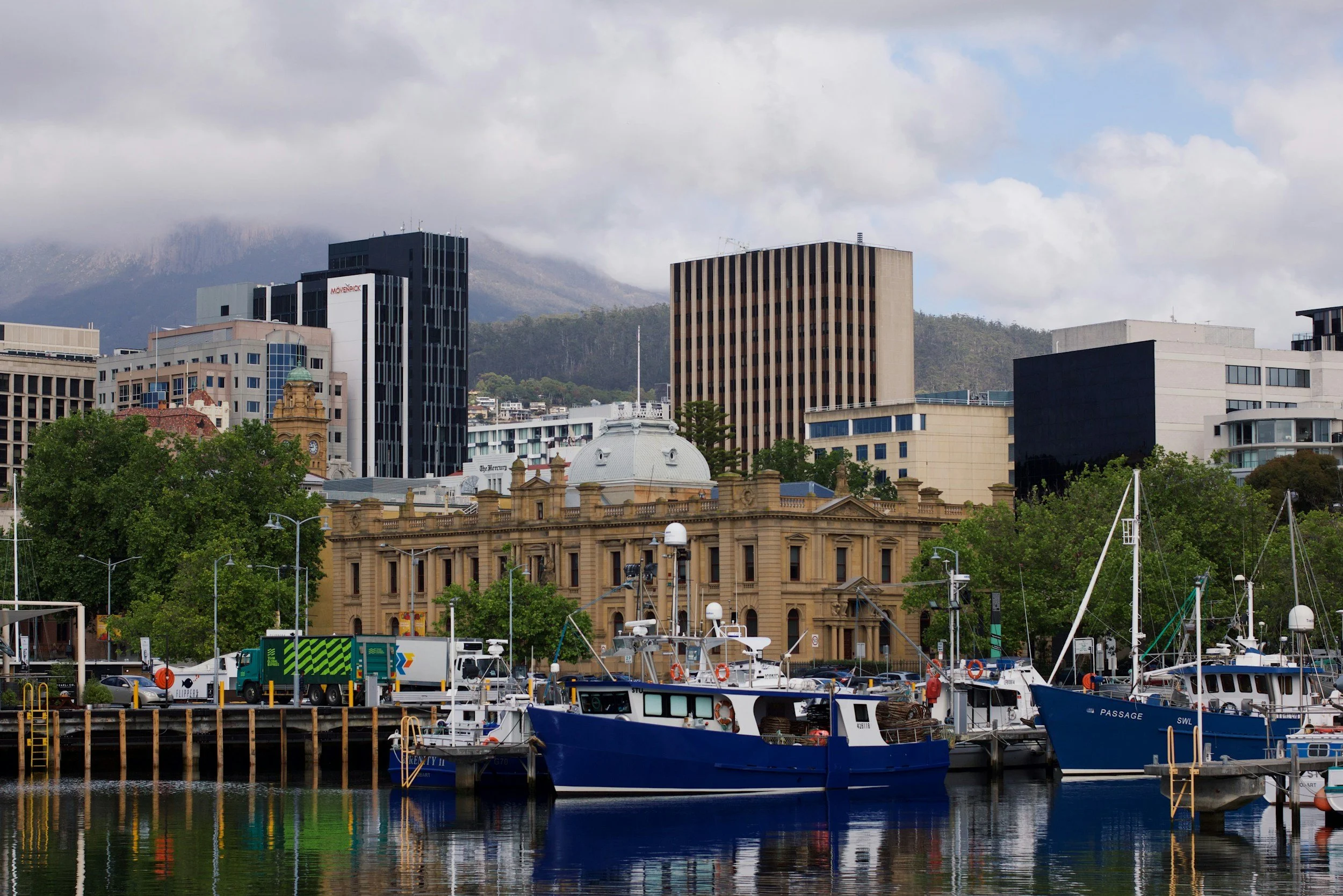 ✈️ How We Turned a Week in Tasmania into over 50,000 Qantas Points