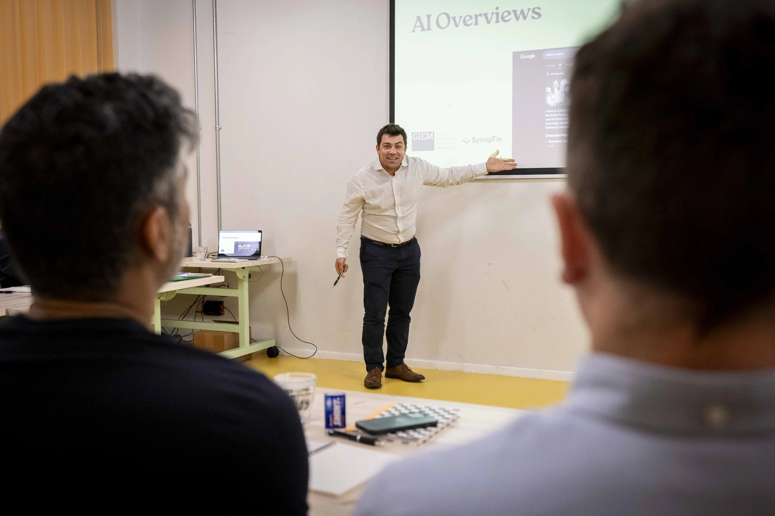 Ben Meyer presents to a packed room at GIEM Experience Marketing Masterclasses where he gives expert tuition and advice about AI, AEO and GEO.