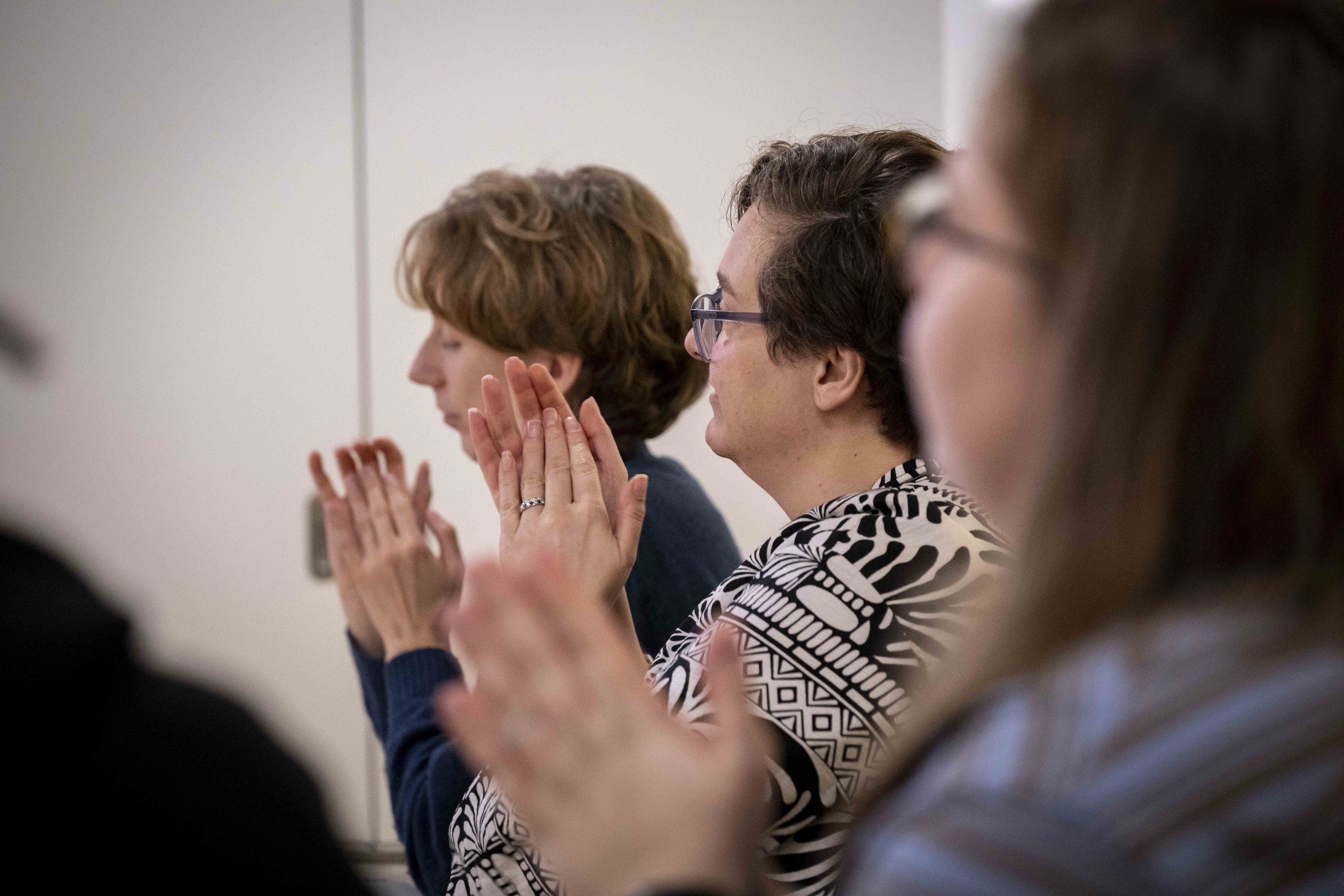 People at The Global Institute of Experience marketing, clapping an expert speaker. Probably Catherine Loveday, Chris Crossley, Rupert Bean, Ben Meyer or Dawn Farrow
