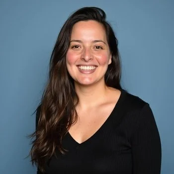 Jessica D’Angelo MSN, APRN, CPNP-PC, Huddle founder, smiling portrait, nurturing IL & NY families.